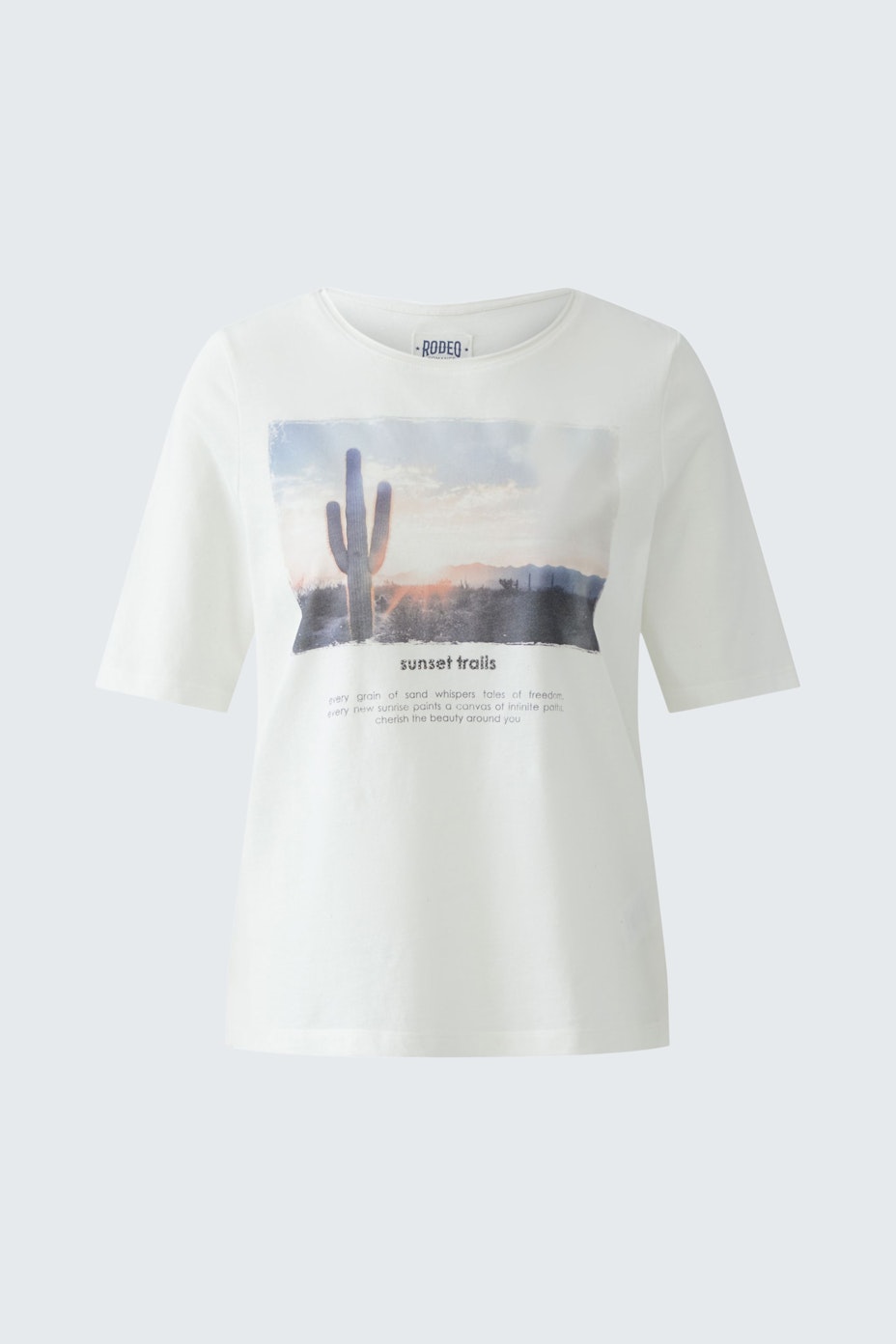 Casual women's T-shirt: White shirt with a cactus print and relaxed fit.