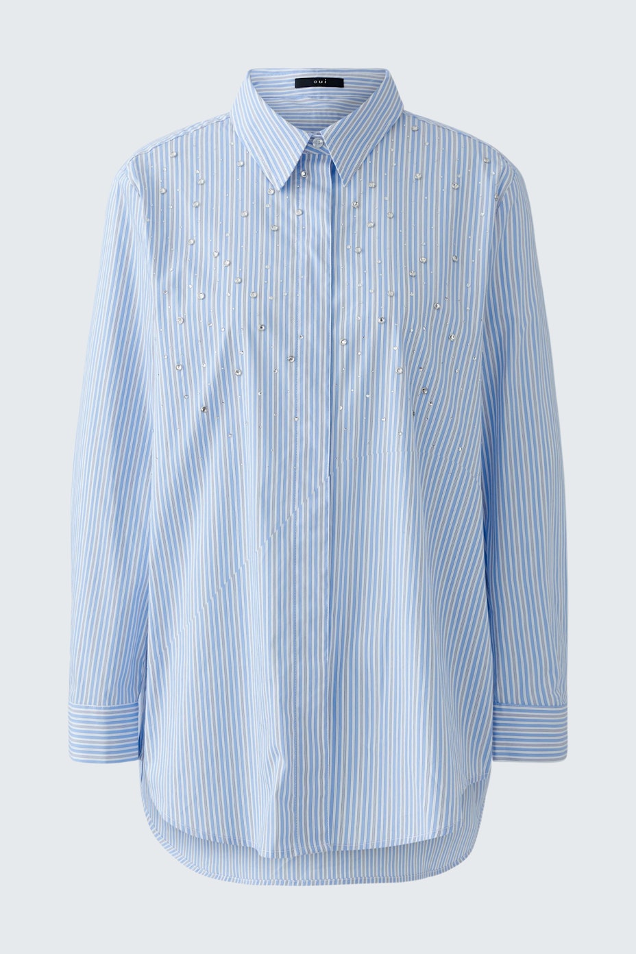 Lässige Damen-Bluse: Hellblaue Bluse mit Streifen und feinen Details, ideal für den Alltag.