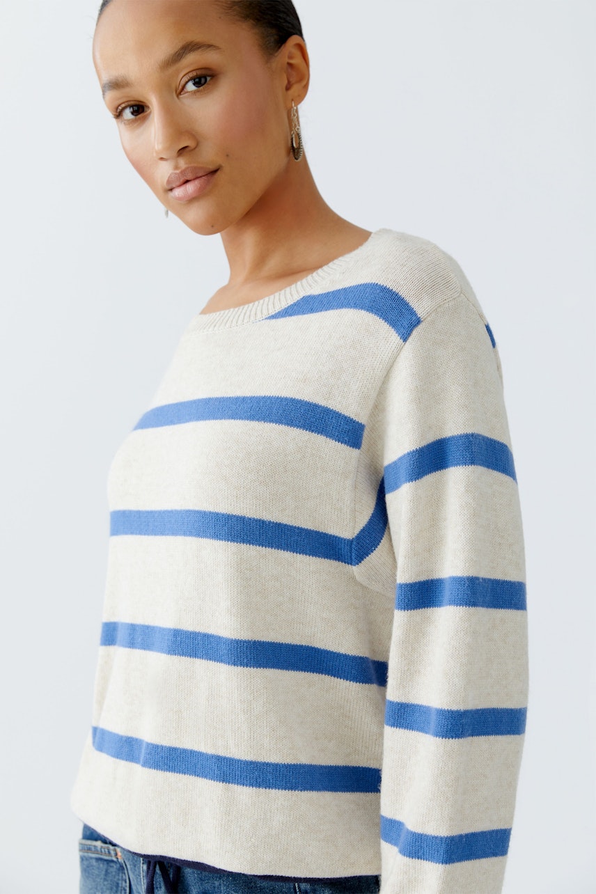 Bequemer Damen-Pullover in beige mit blauen Streifen, lässig geschnitten, ideal für den Alltag.