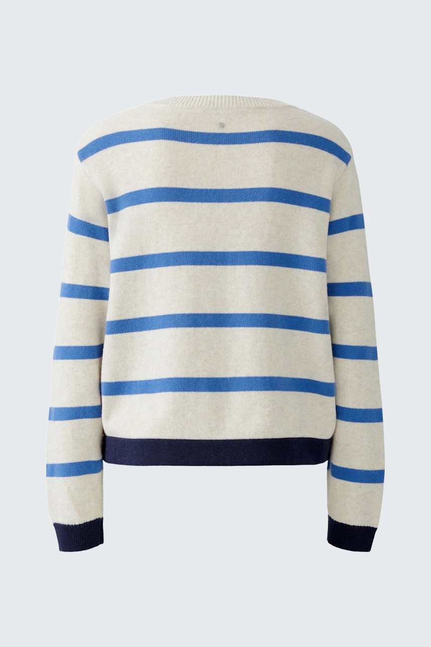 Casual women's pullover: A striped design in blue and cream, perfect for everyday wear.