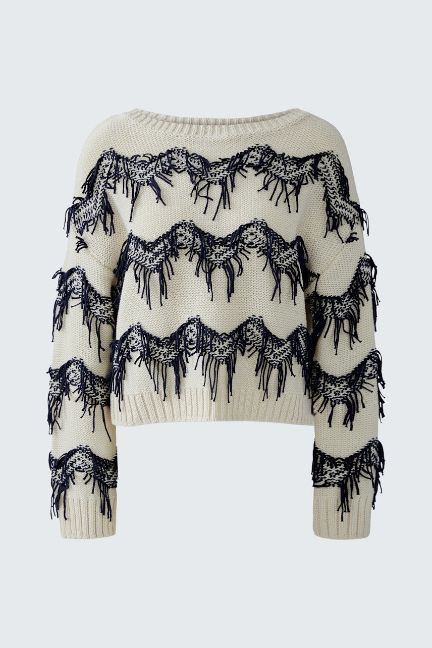Casual women's pullover: Cream pullover with navy fringes, perfect for a relaxed look.