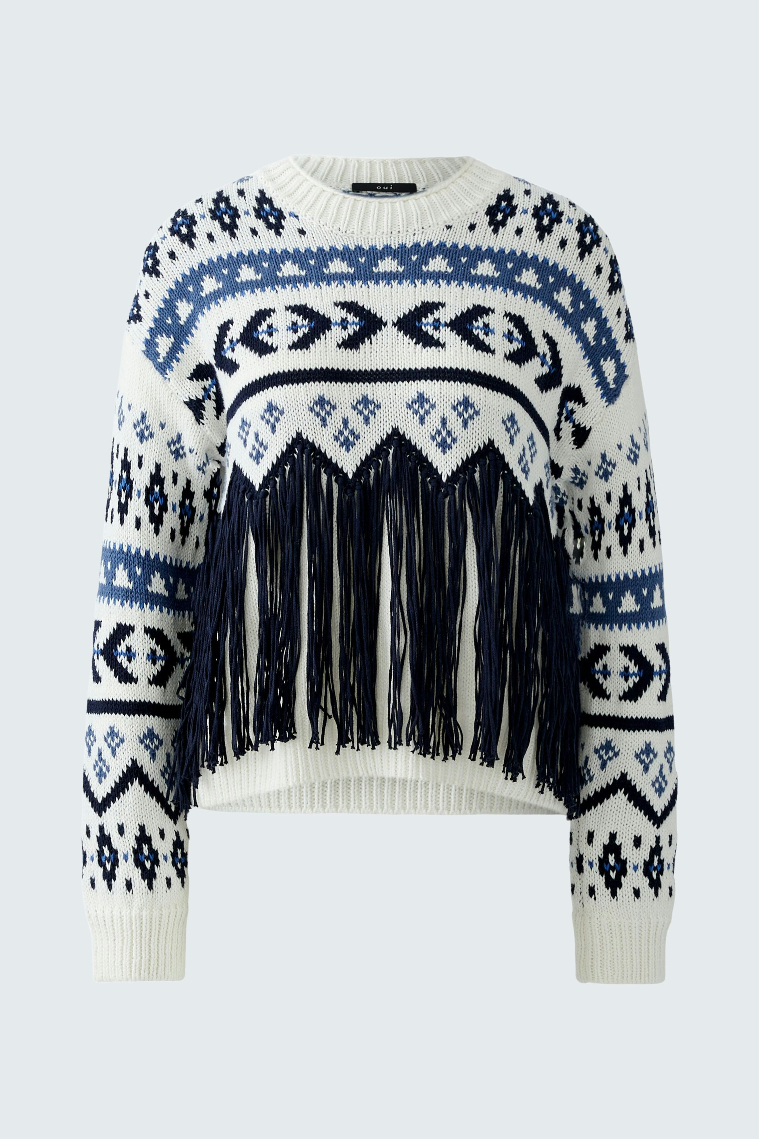 Casual women's pullover: White and blue patterned pullover with fringes, perfect for a relaxed look.