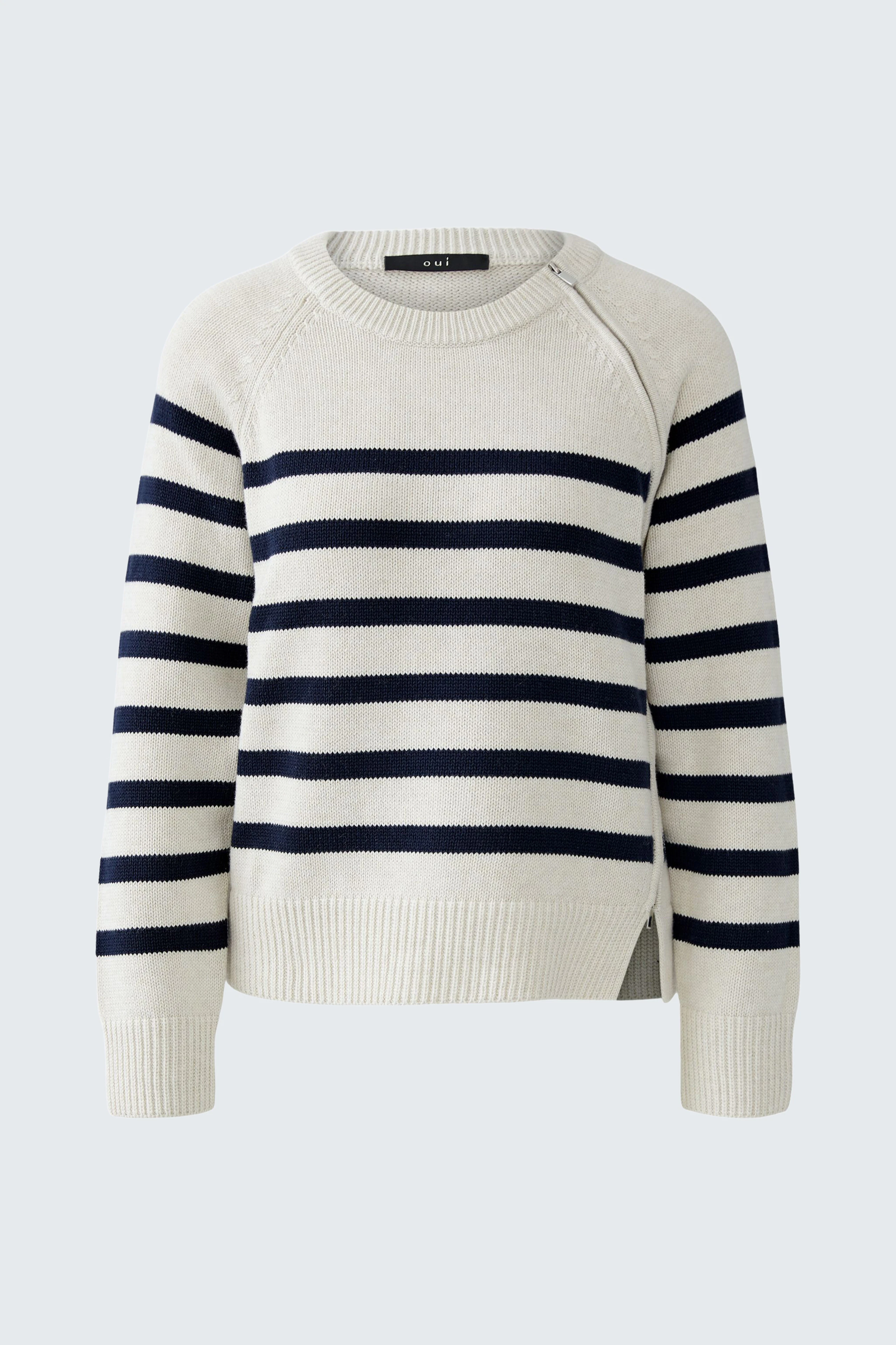 Bequemer Damen-Pullover in creme mit blauen Streifen, lässig geschnitten und vielseitig kombinierbar.