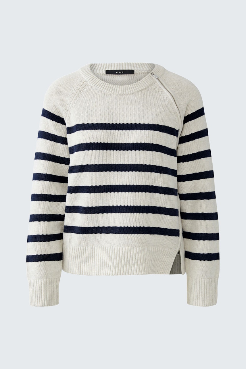 Bequemer Damen-Pullover in creme mit blauen Streifen, lässig geschnitten und vielseitig kombinierbar.