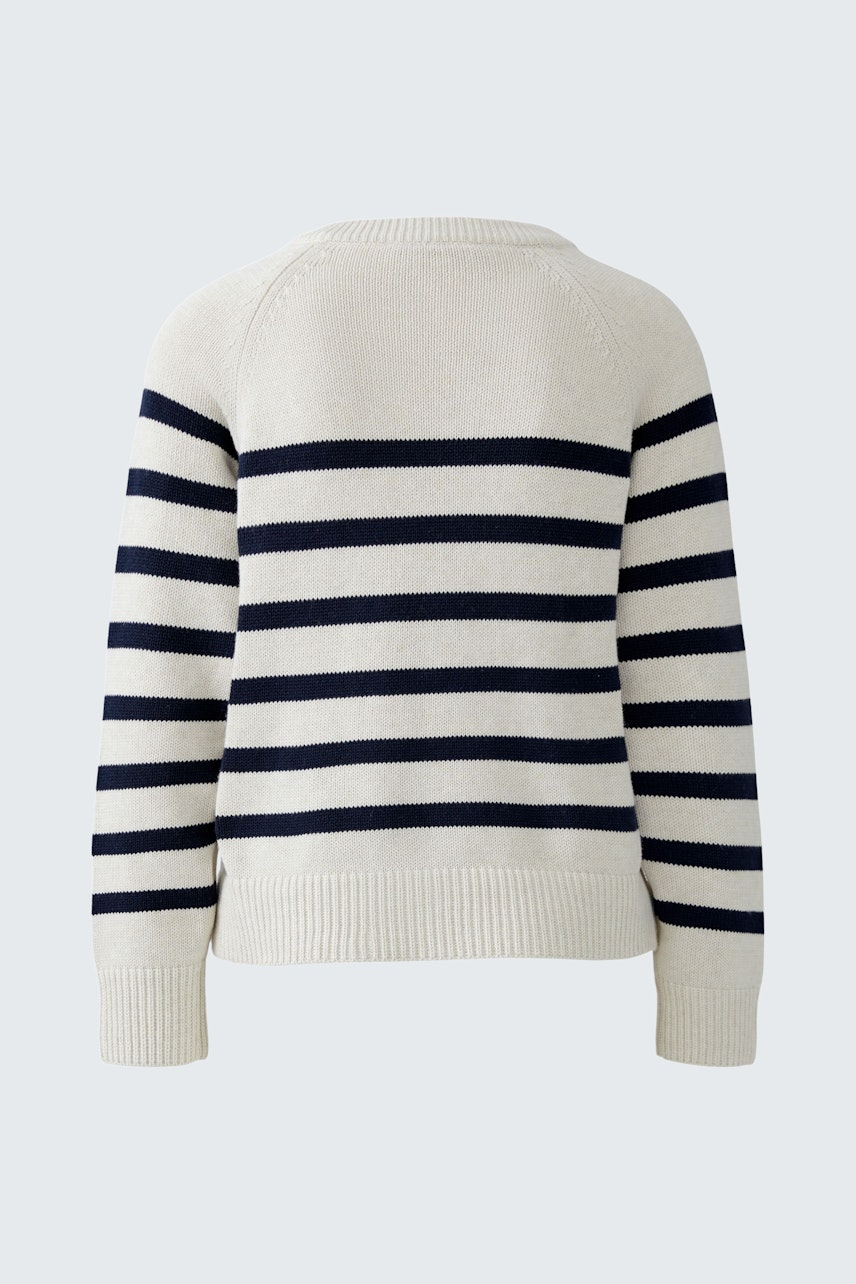 Bequemer Damen-Pullover: Rückansicht eines gestreiften Pullovers in Creme und Marineblau.