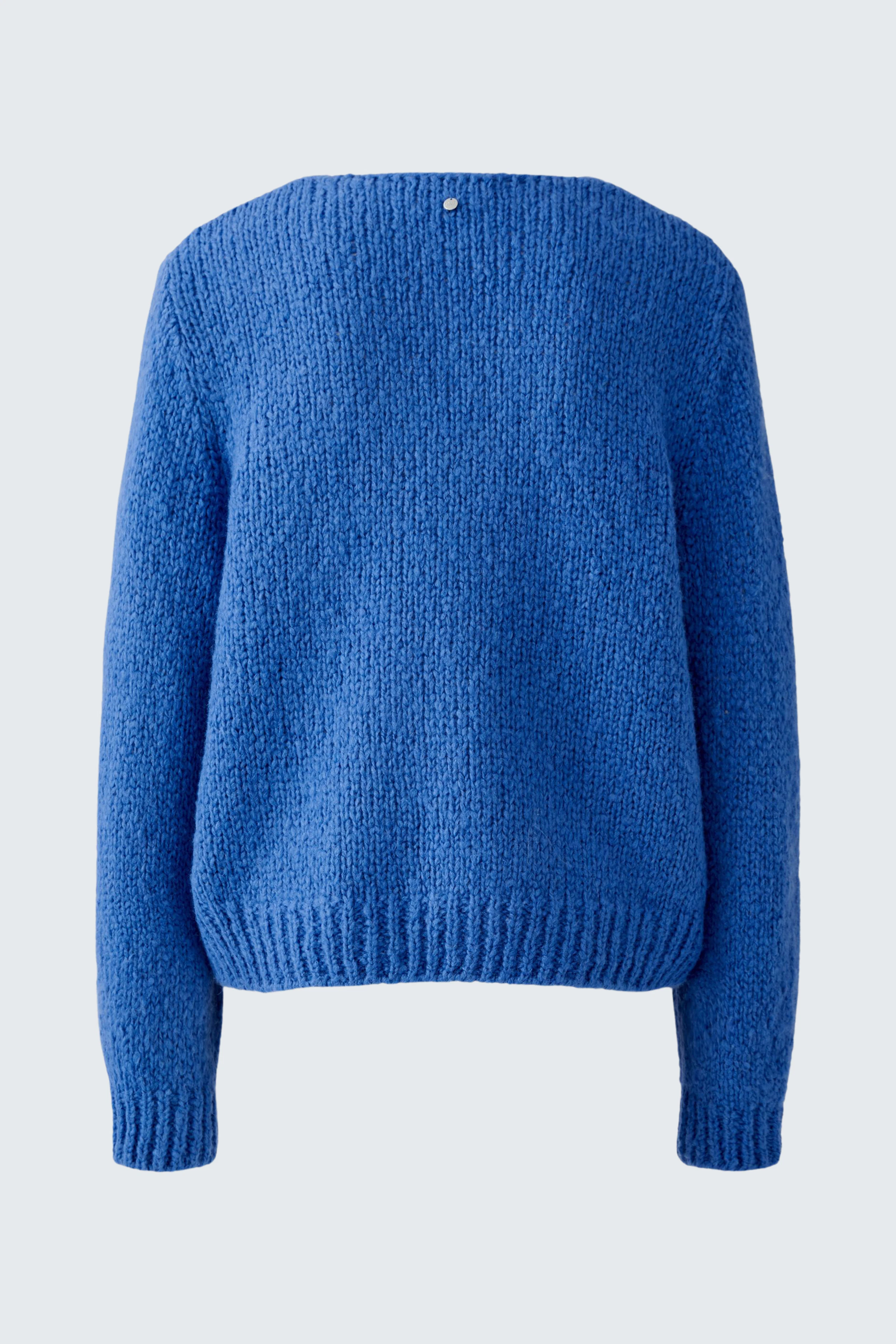 Cozy blue pullover: Soft knit design with a relaxed fit, perfect for casual wear.