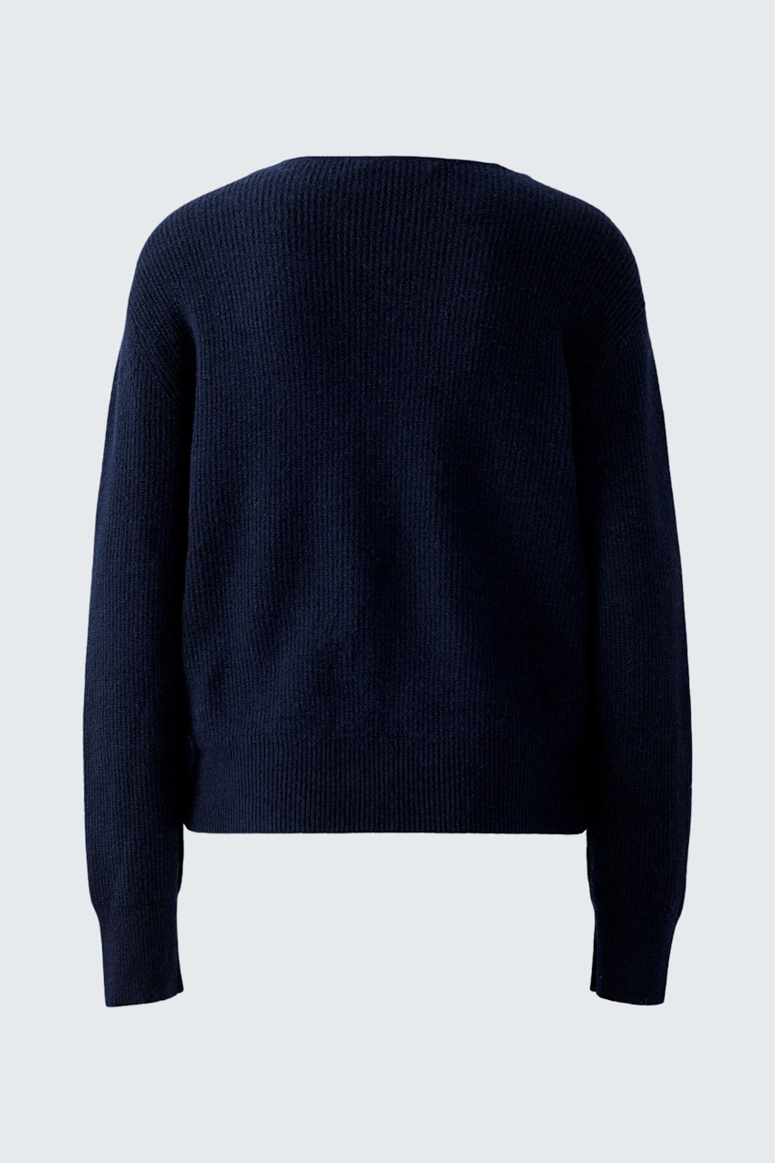 Casual women's pullover in navy blue, featuring a simple design and comfortable fit.