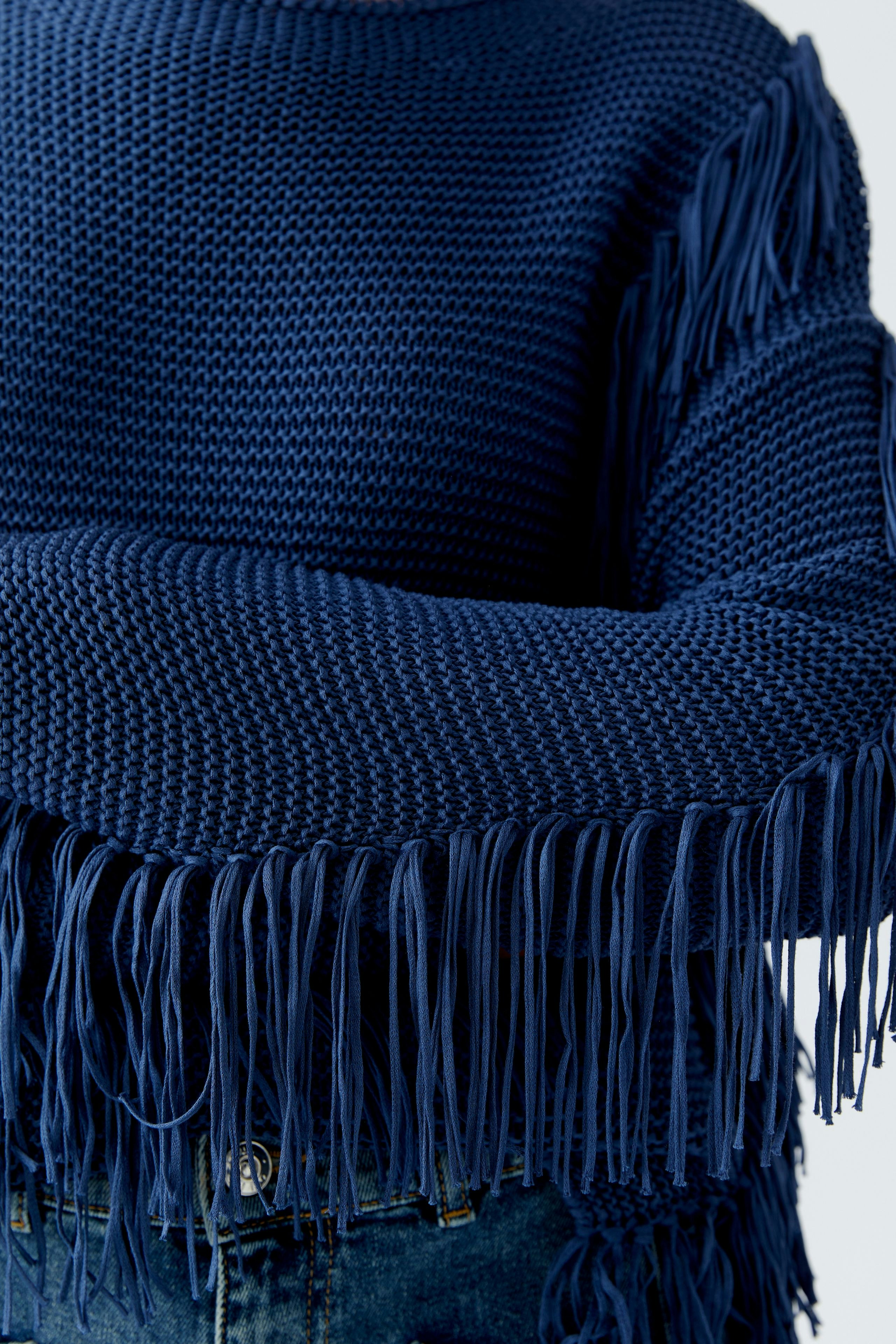 Damen-Pullover in Dunkelblau mit Fransen, lässig und bequem, ideal für den Alltag.
