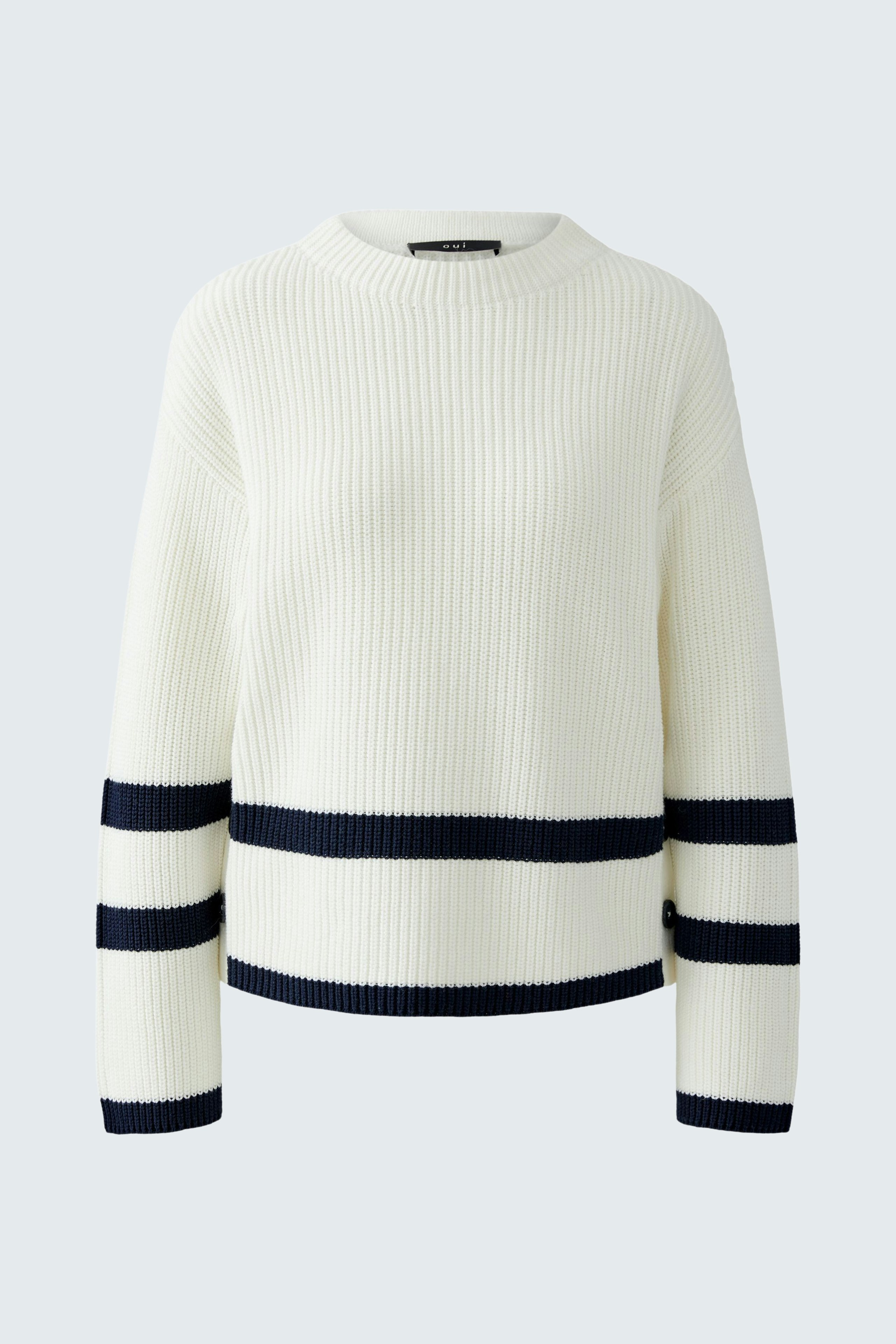 Casual women's pullover in cream with navy stripes, perfect for everyday wear.