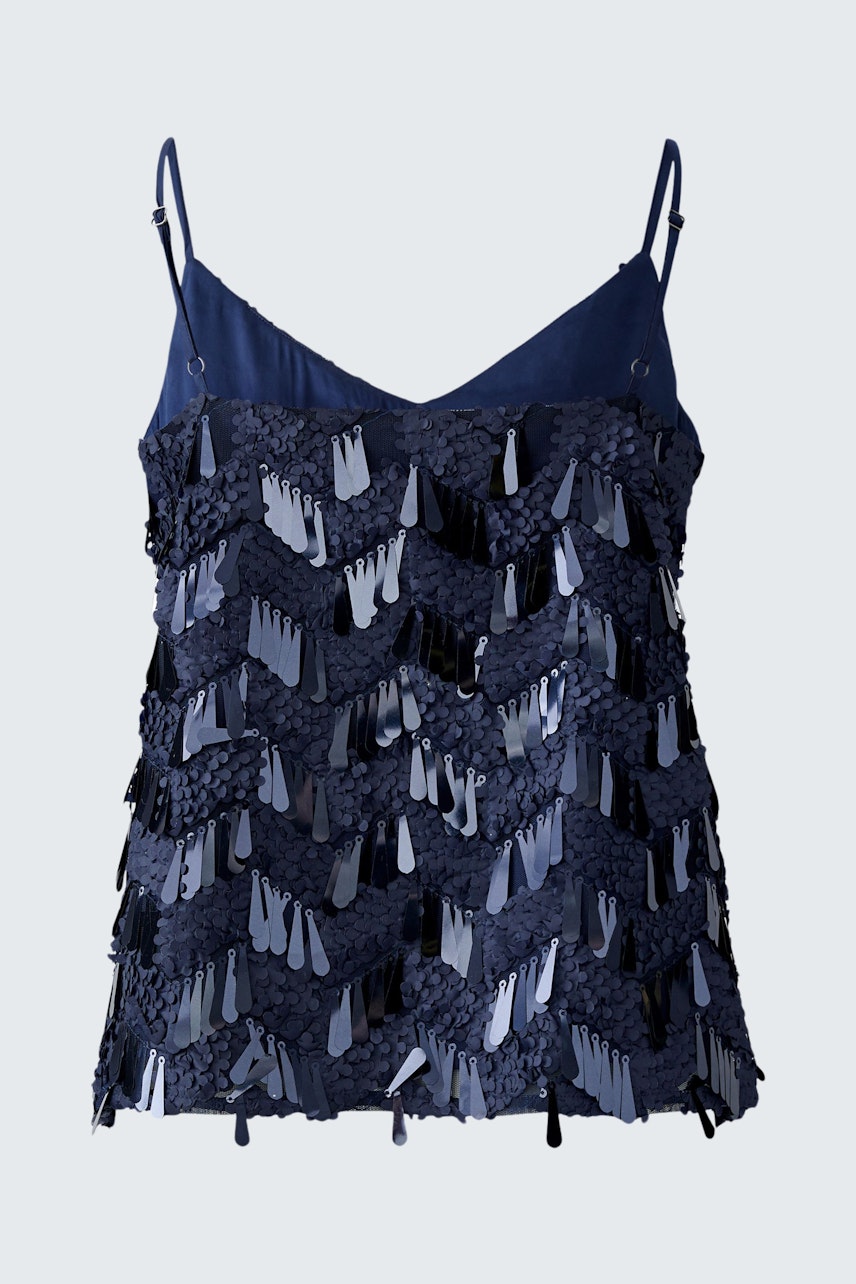 Casual women's top: Navy blue top with layered fringe detailing, perfect for a relaxed look.
