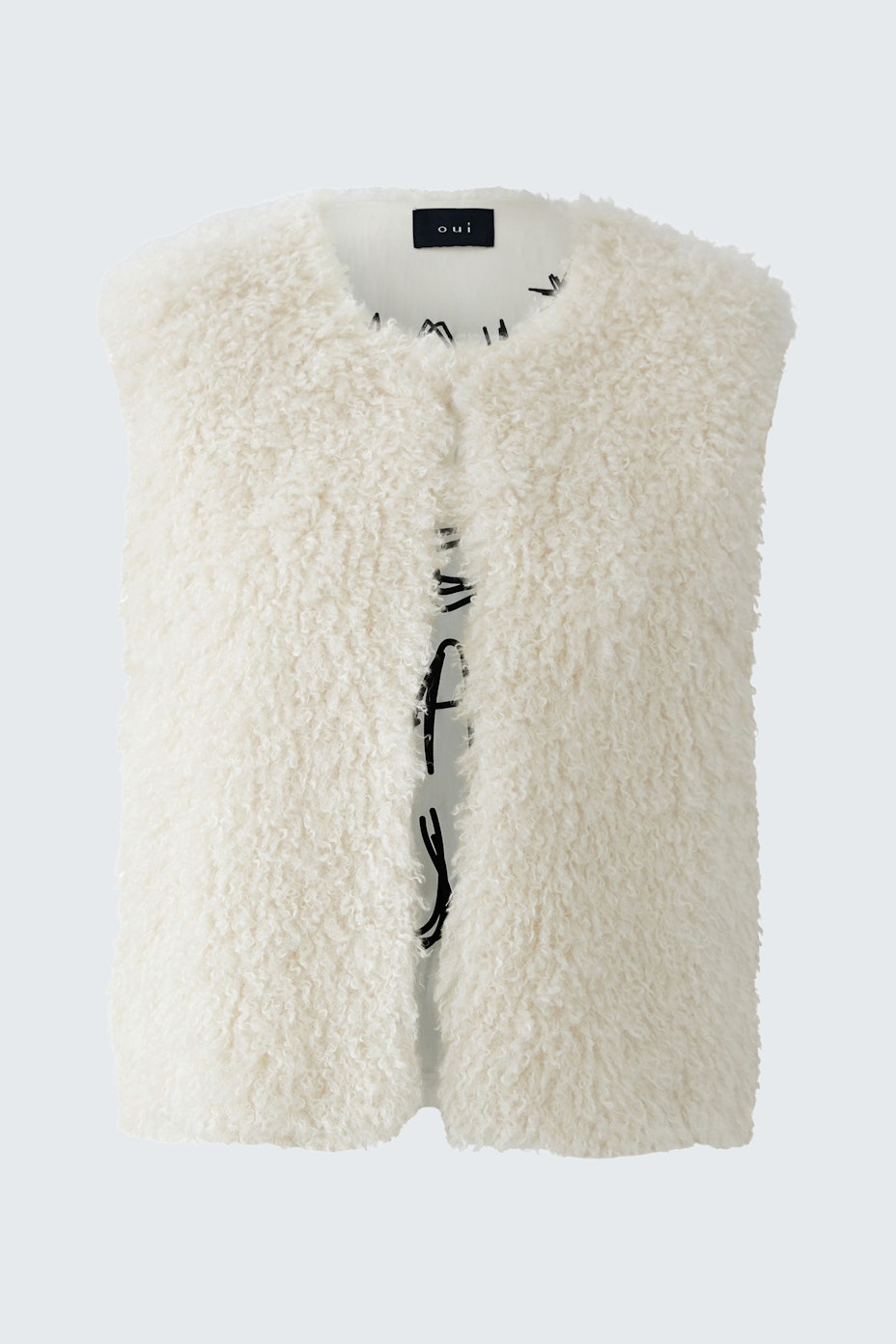 Flauschige Damen-Weste in Cremefarbe, ideal für lässige Outfits und gemütliche Tage.