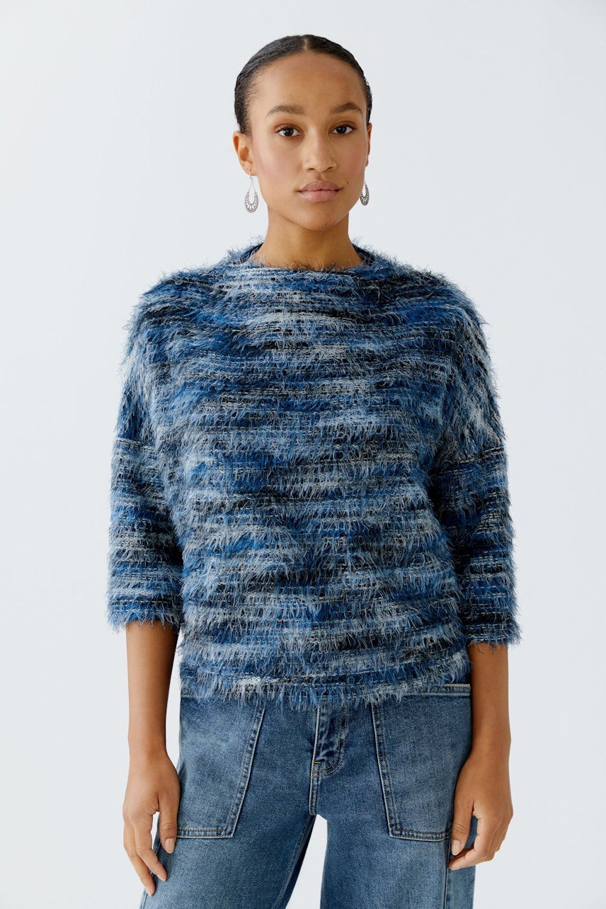 Casual women's pullover: A woman in a blue striped pullover with a relaxed fit and three-quarter sleeves.