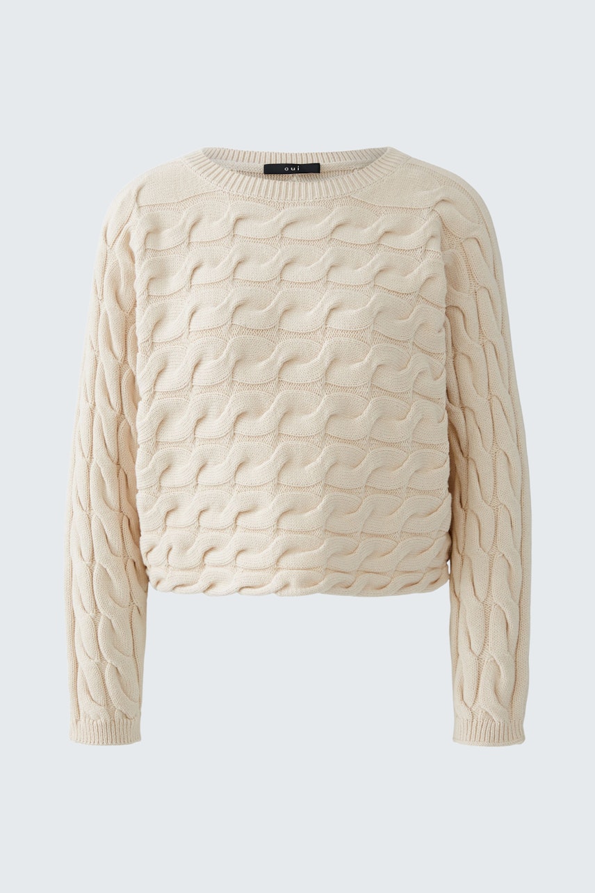 Casual women's pullover: Cream-colored, textured knit with a relaxed fit and long sleeves.