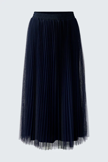 Navy pleated skirt: A flowing design with soft pleats, perfect for casual styling.