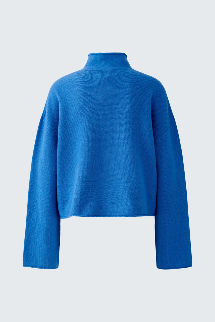 Casual women's pullover: A blue, cropped pullover with a high neck and long sleeves.