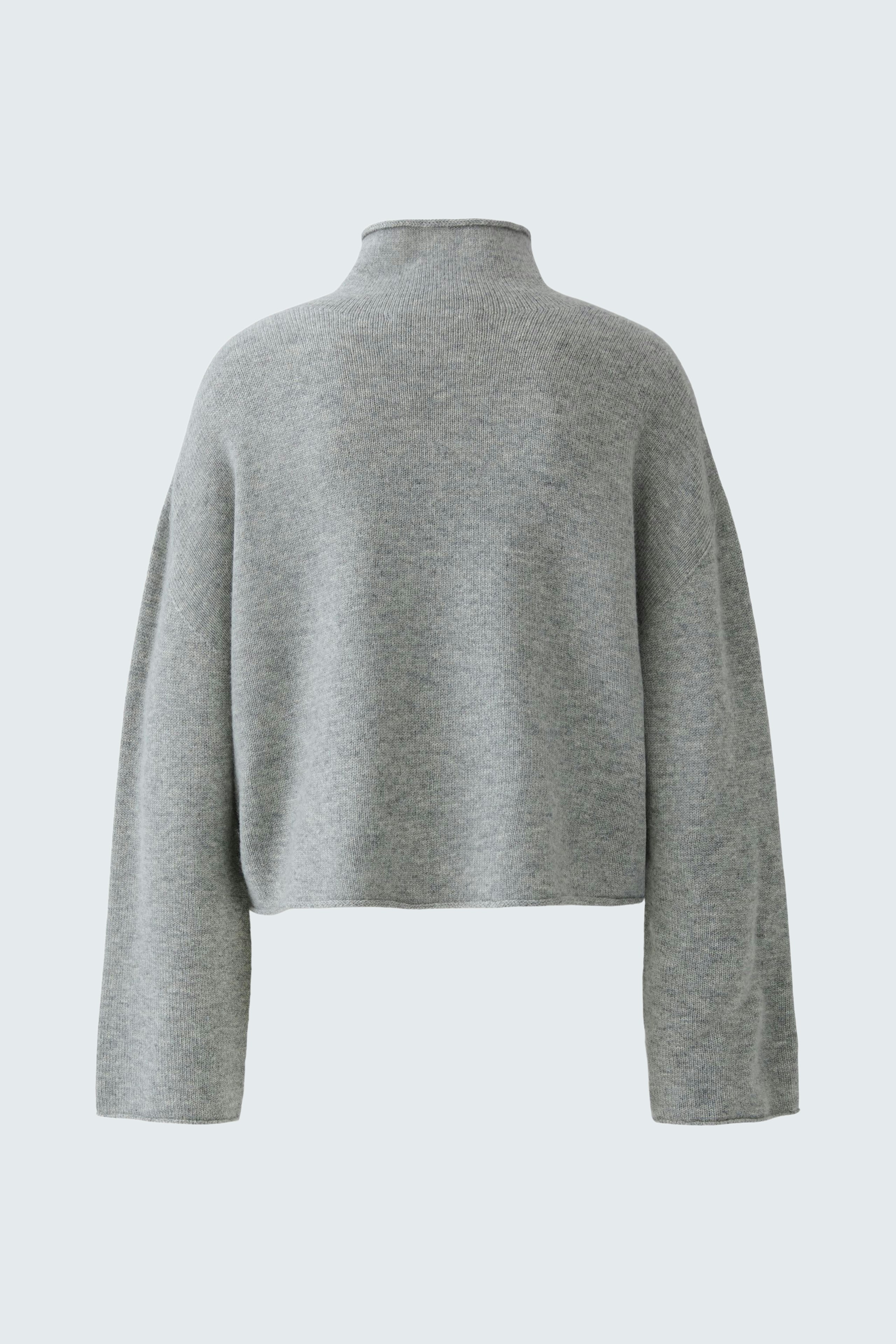 Bequemer Damen-Pullover in Grau mit hohem Kragen und lässigem Schnitt.