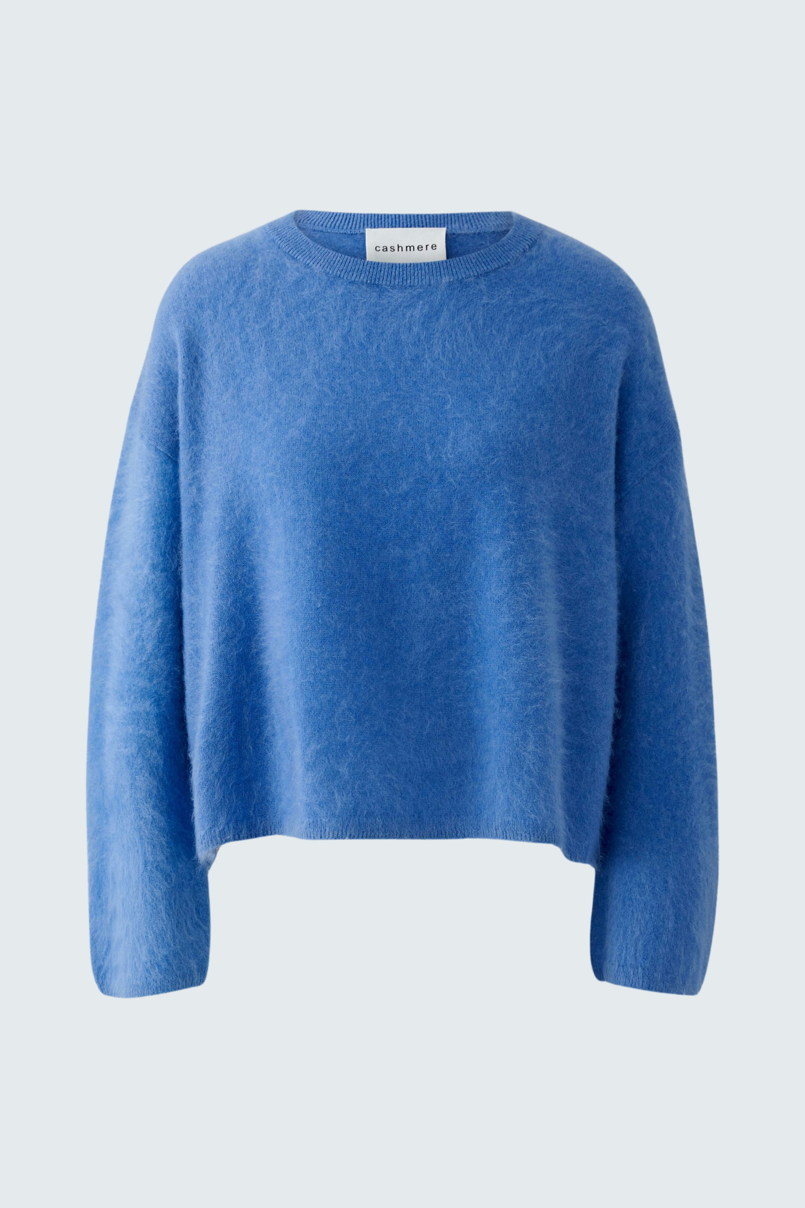 Casual women's pullover in soft blue, featuring a relaxed fit and round neckline.