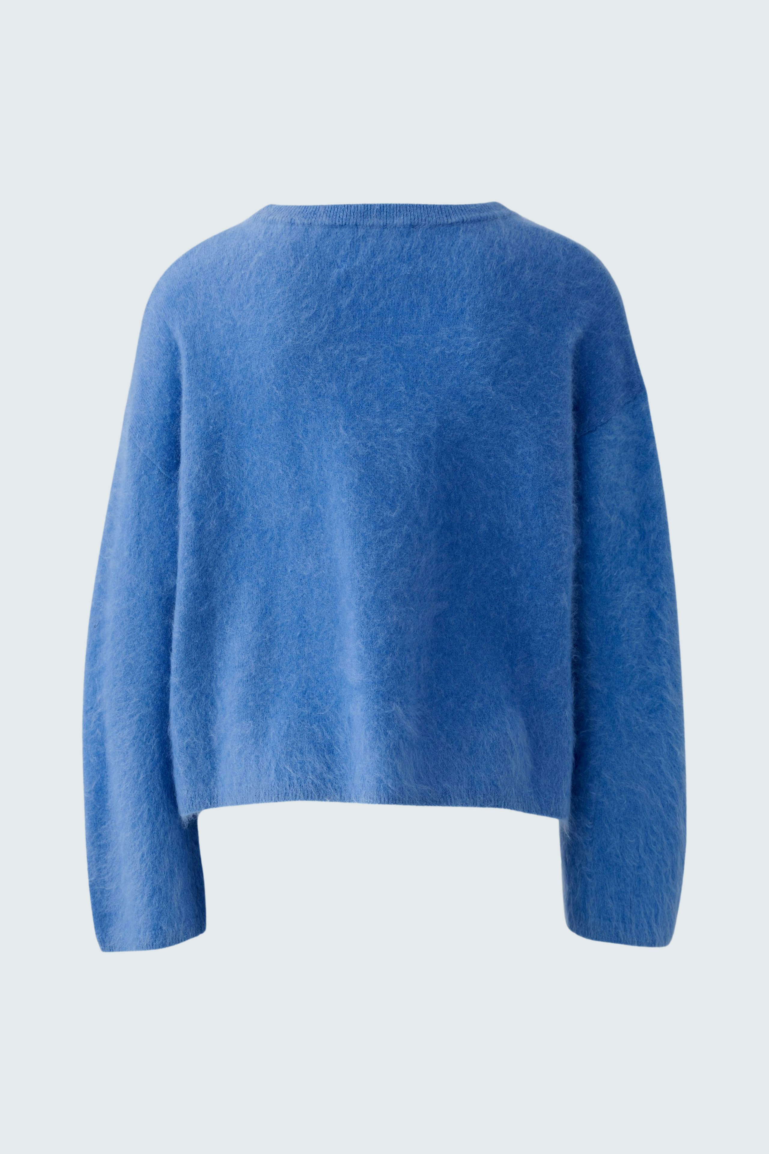 Casual women's pullover in soft blue, featuring a relaxed fit and round neckline.