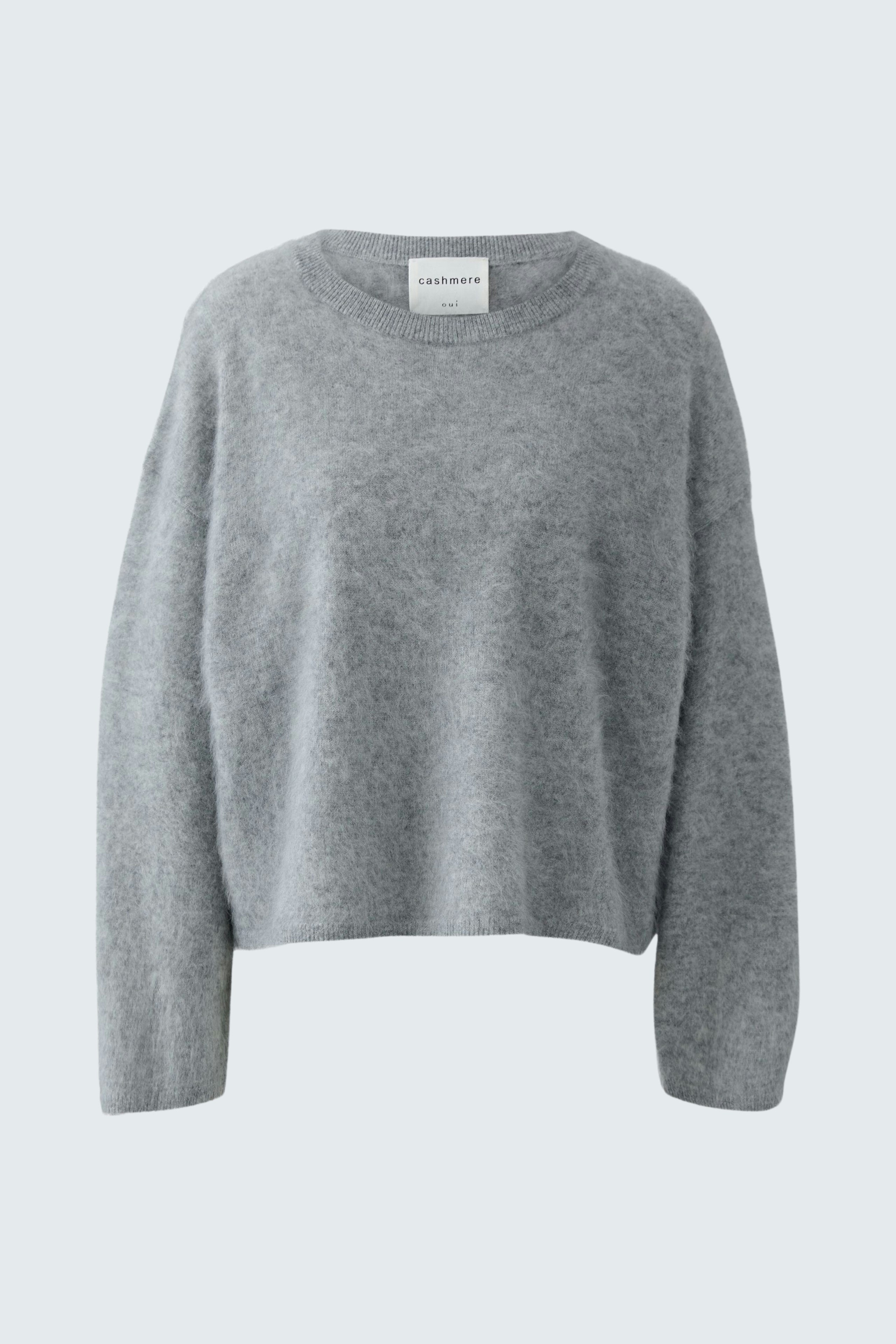 Casual women's pullover: Soft gray, relaxed fit, perfect for everyday wear.