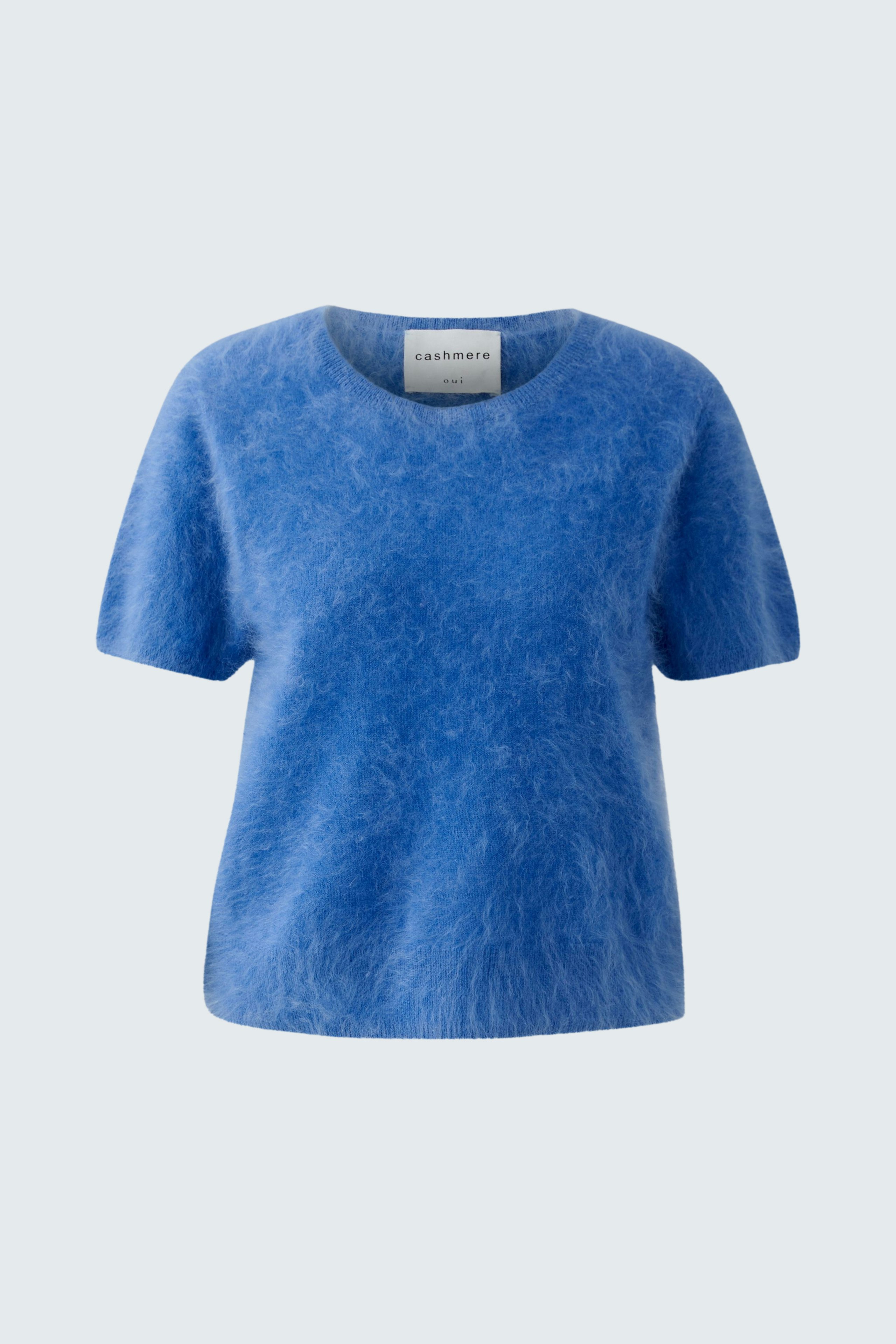 Casual women's pullover in soft blue with short sleeves and a relaxed fit.