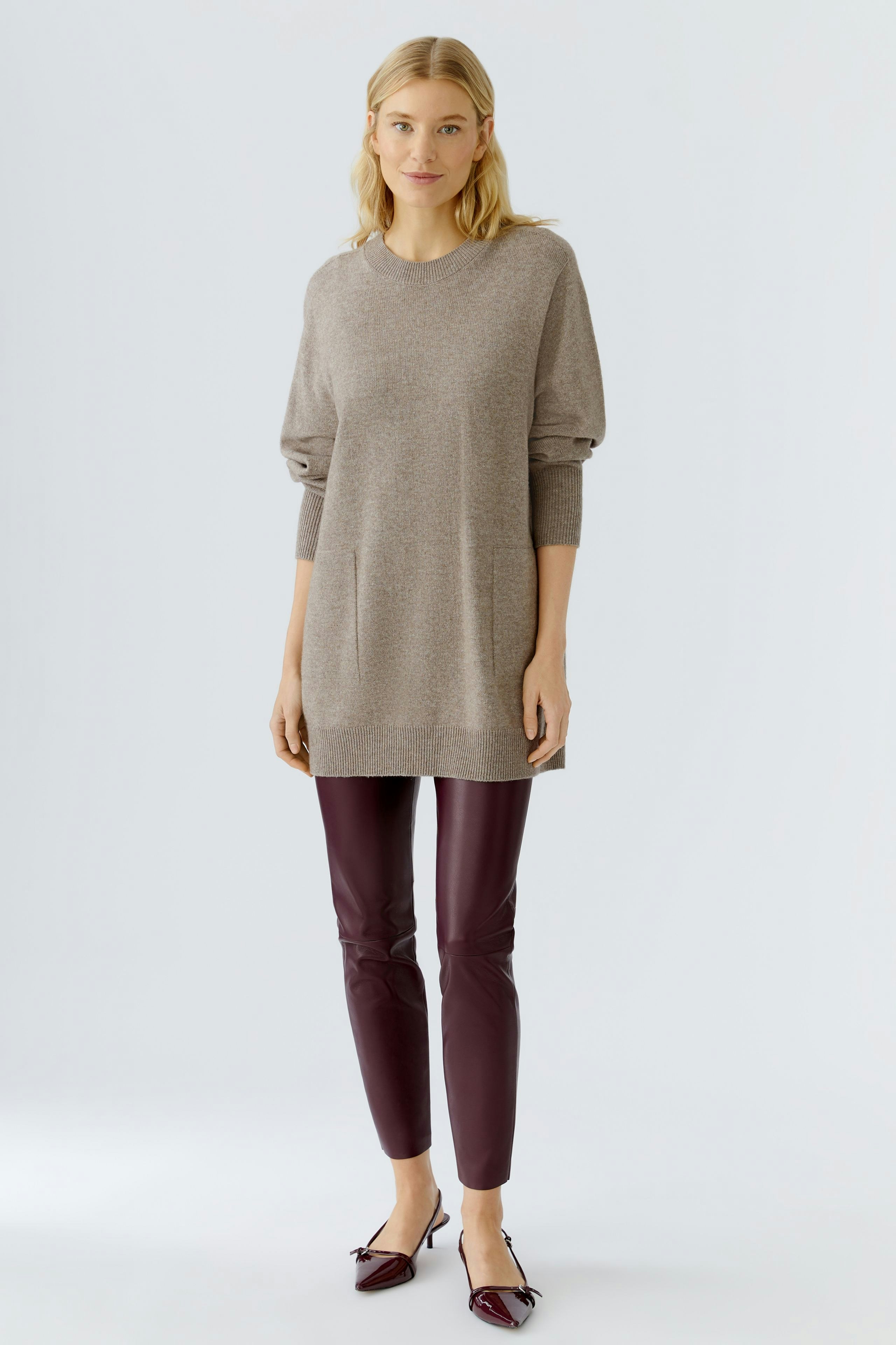 Comfortable women's leggings in a rich burgundy color, paired with a casual long pullover.