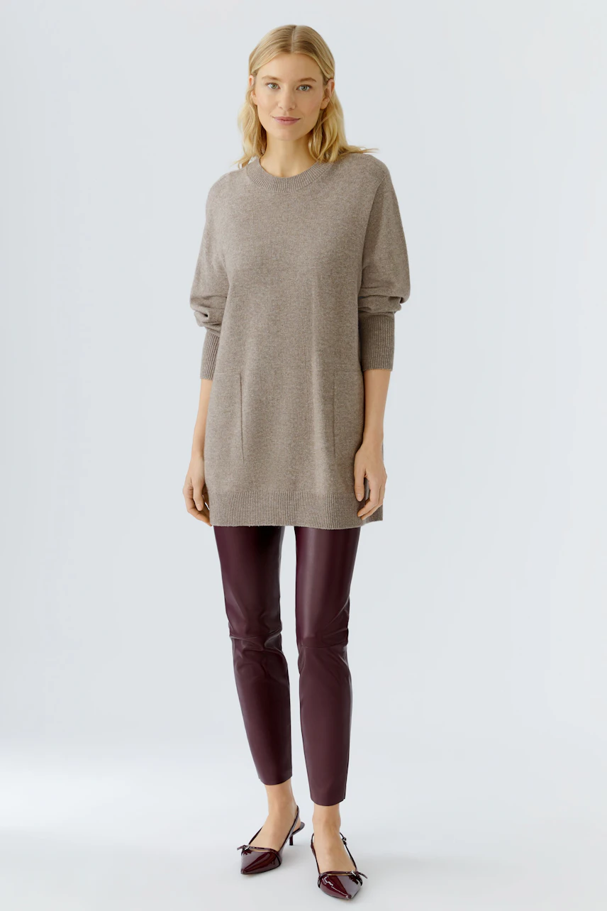 Comfortable women's leggings in a rich burgundy color, paired with a casual long pullover.
