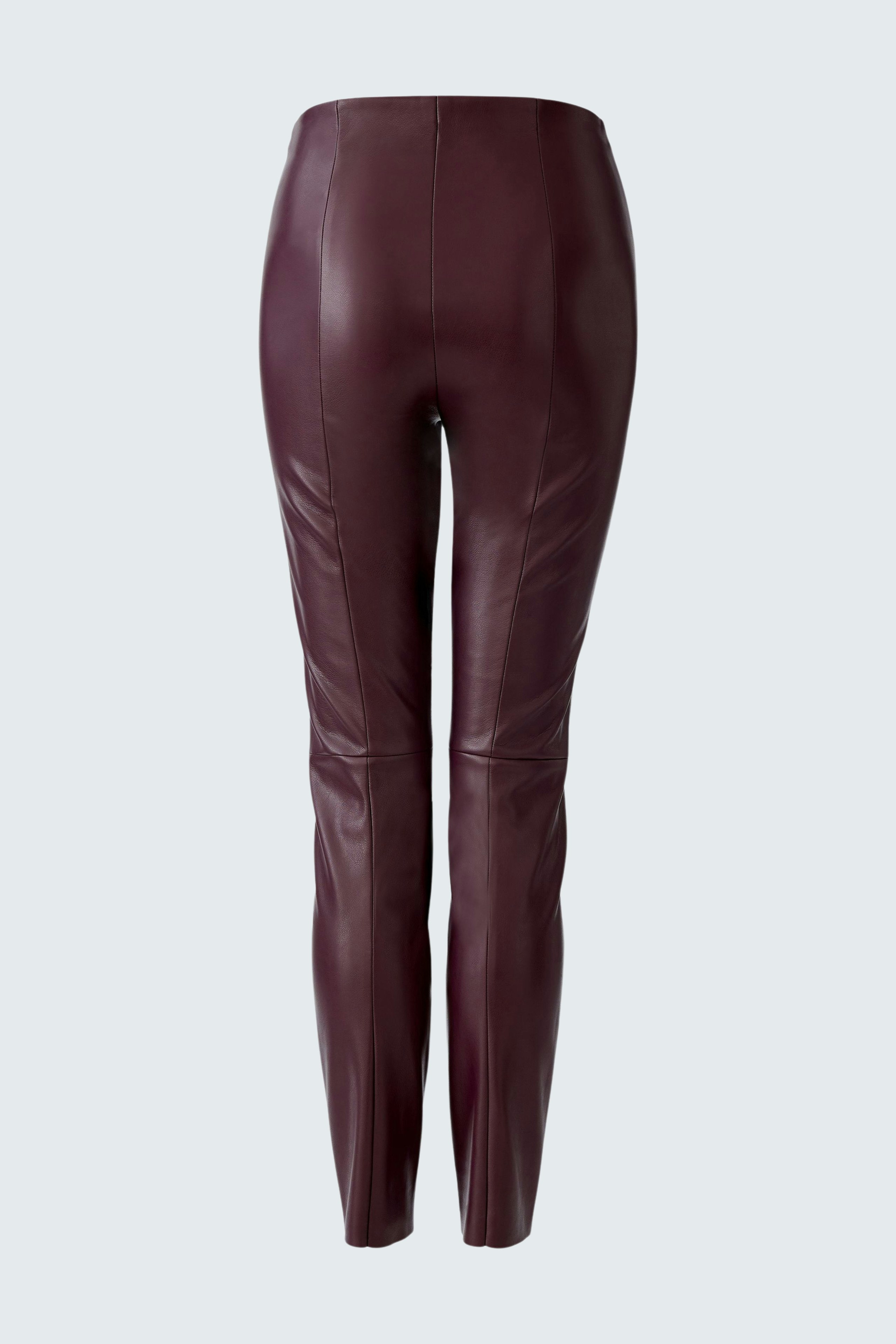 Trendy women's leggings in burgundy faux leather, designed for comfort and style.