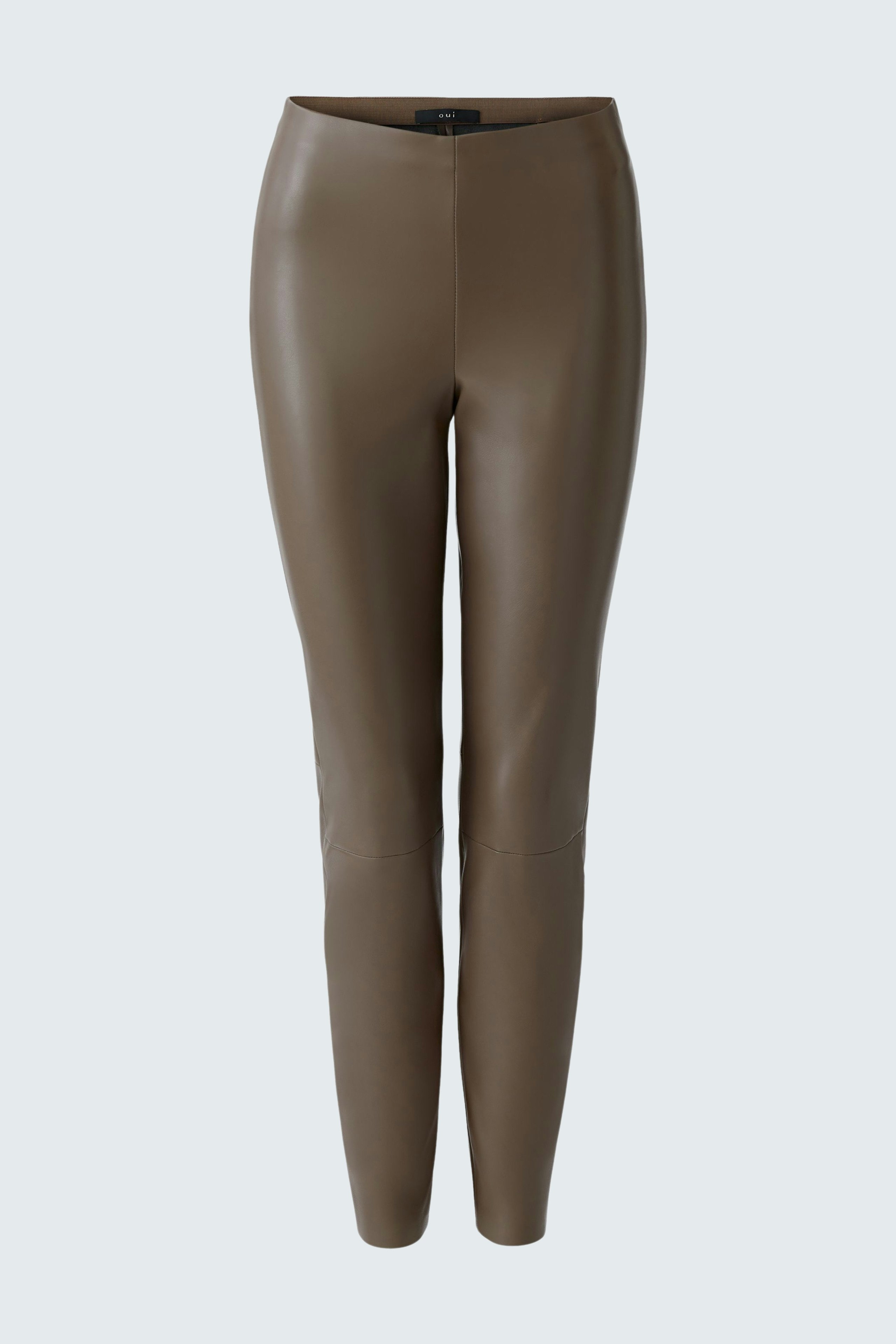 Trendy women's leggings in brown, featuring a sleek design for a modern look.