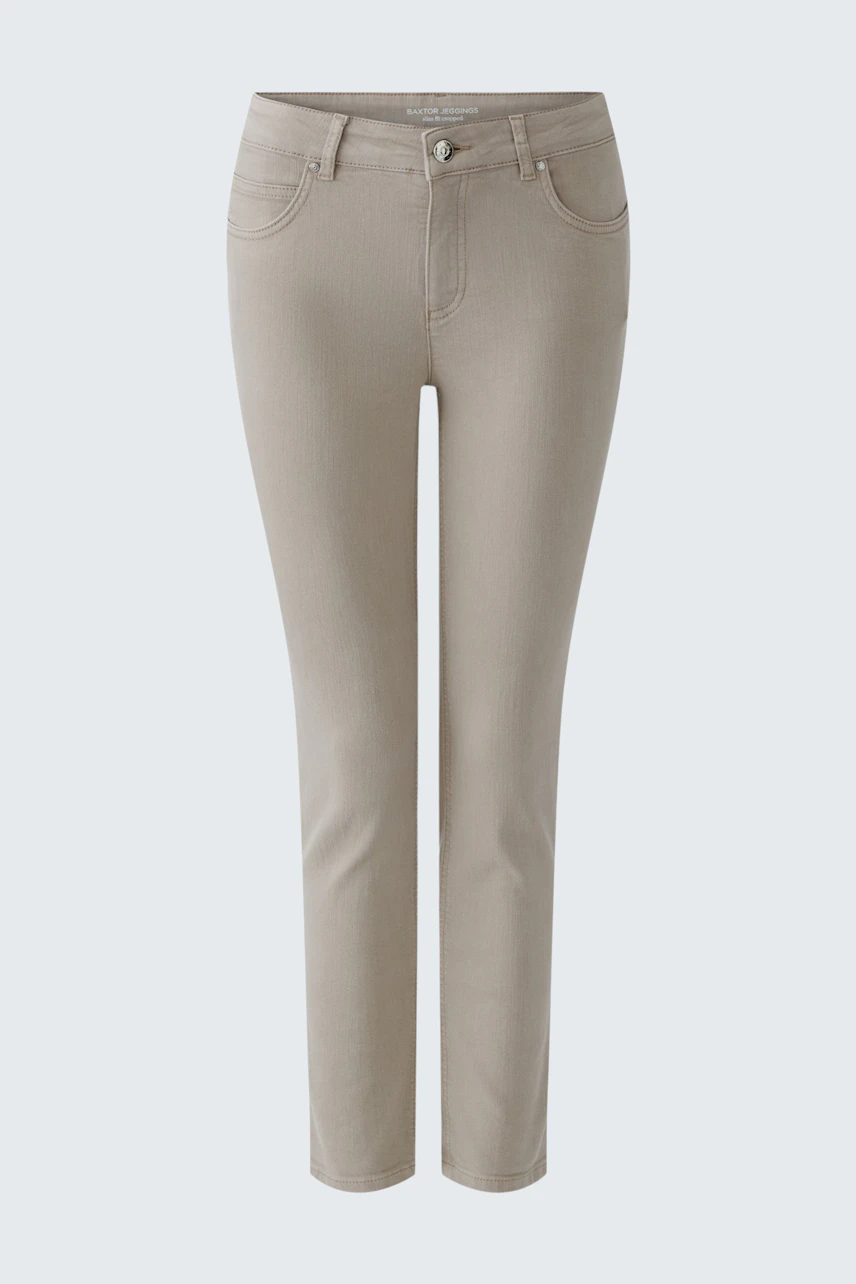 Bequeme Jeggings in Beige: Damenmodell mit schmalem Schnitt und klassischem Design.