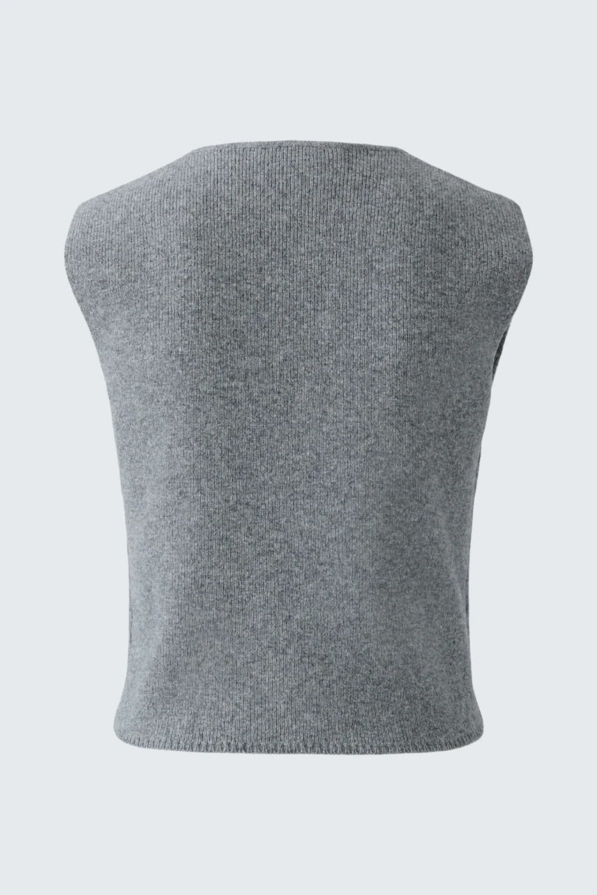 Casual women's pullover: Gray knitted vest with a simple design, perfect for layering.
