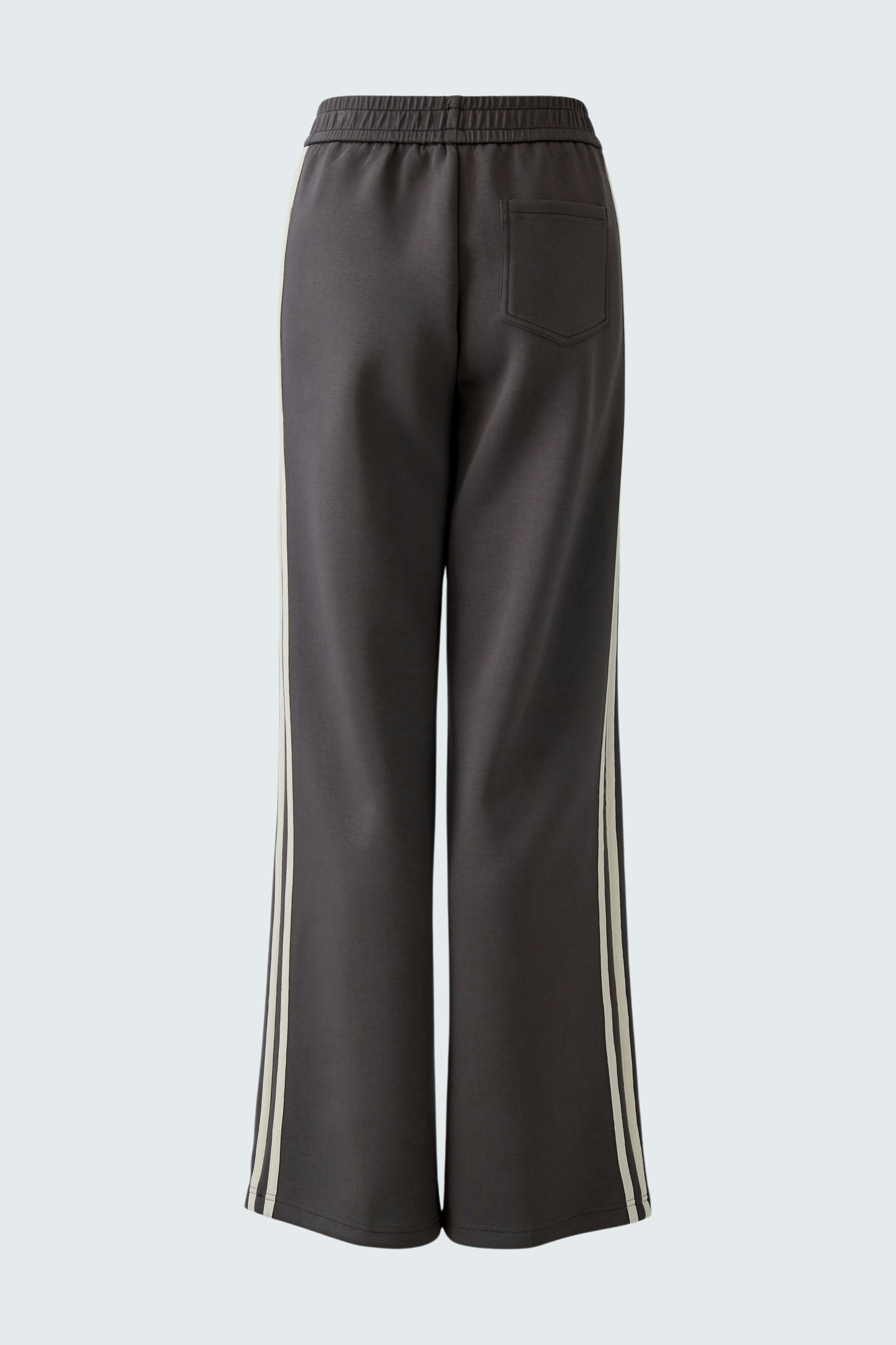 Bequeme Damen-Jogger in Schwarz mit seitlichen Streifen und elastischem Bund für lässigen Tragekomfort.