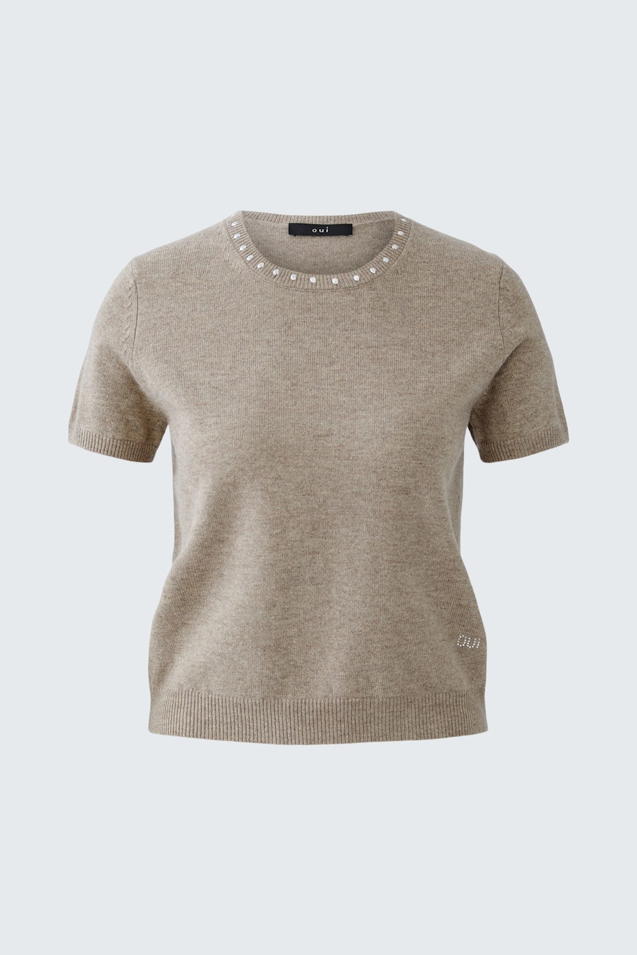 Beiger Damen-Pullover mit kurzen Ärmeln und feinen Details, ideal für lässige Outfits.