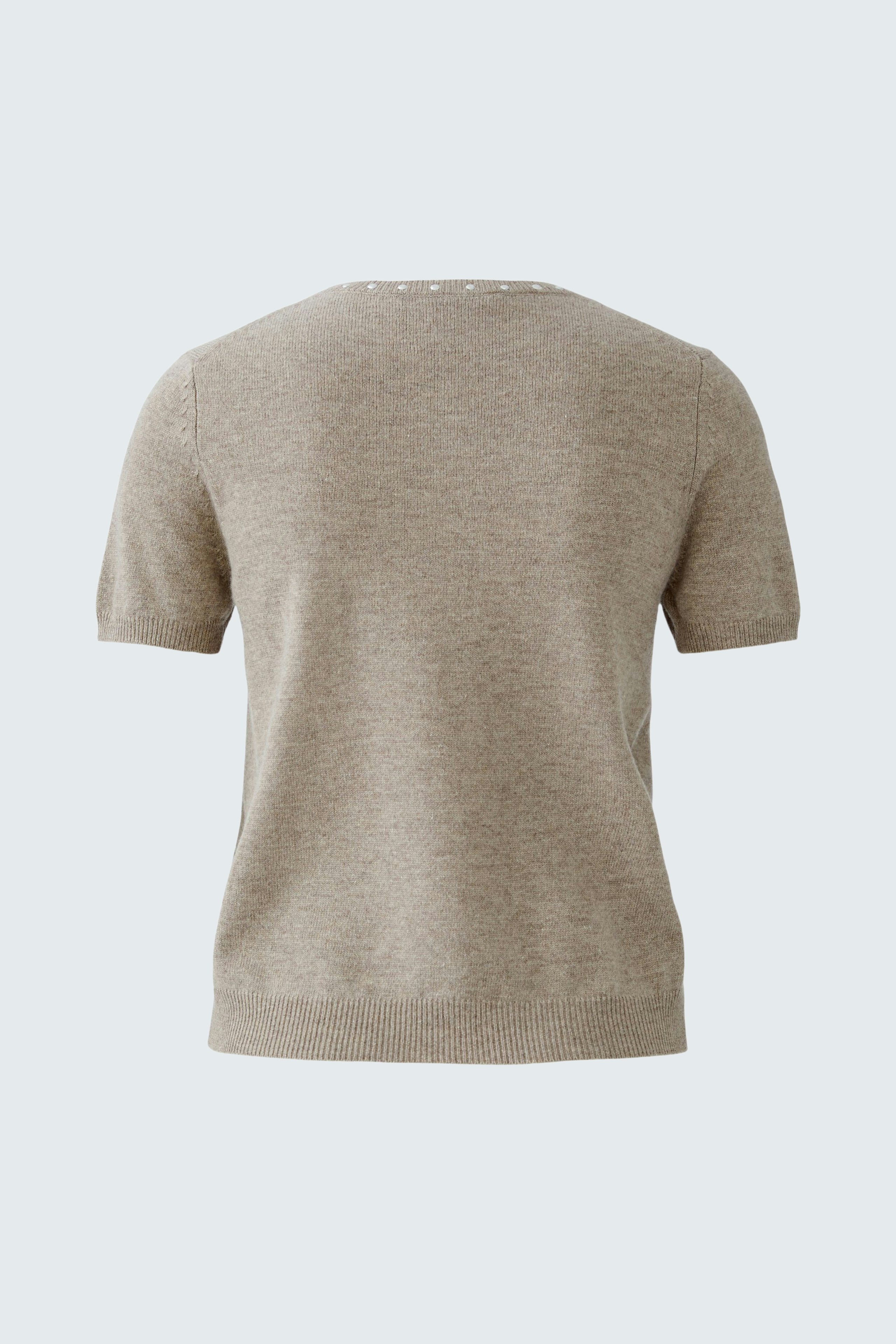 Casual women's pullover: Back view of a short-sleeved beige pullover, perfect for everyday wear.