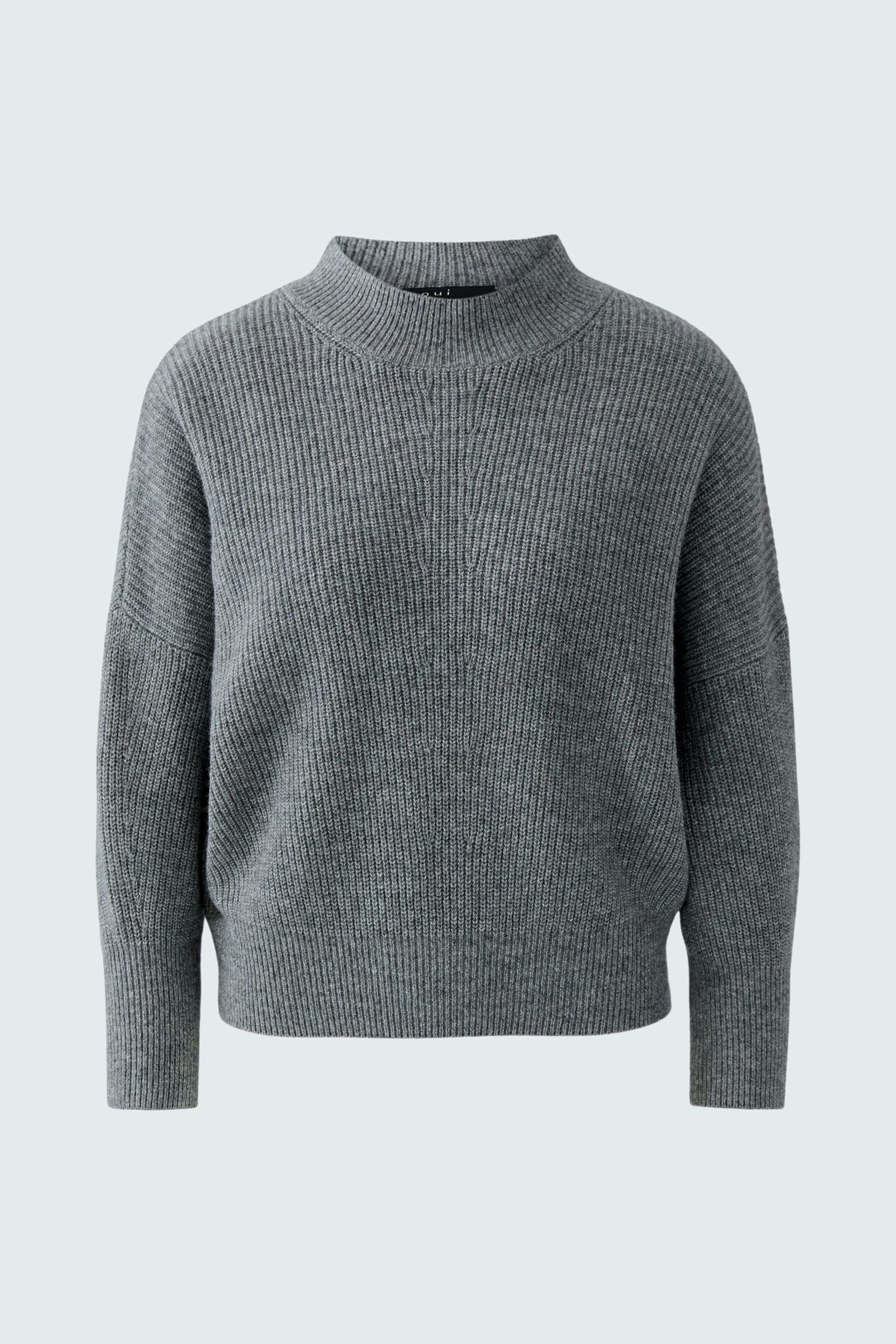 Casual women's pullover in soft gray with a relaxed fit and high neck.
