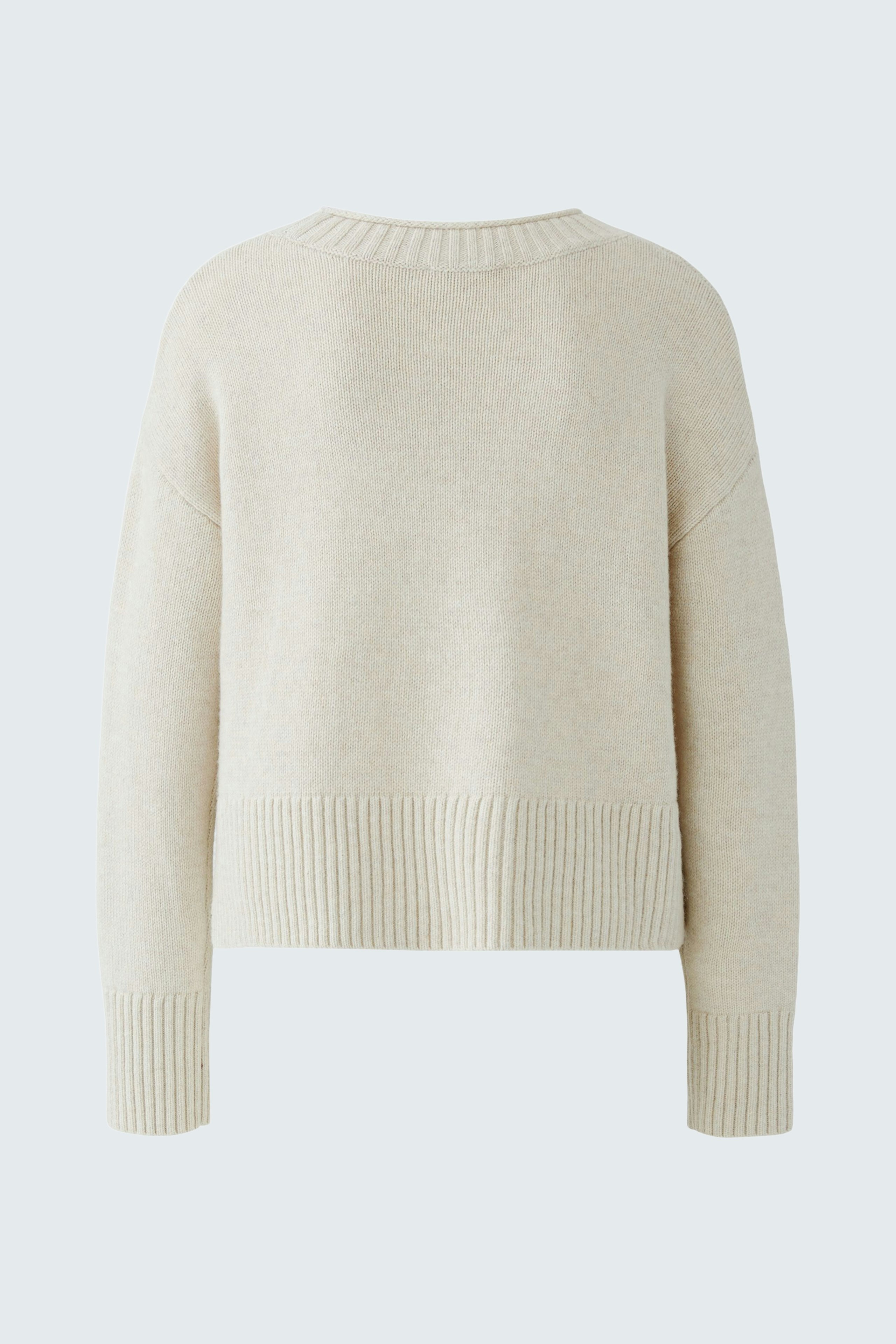 Casual women's pullover in soft beige with a relaxed fit and ribbed hem, perfect for everyday wear.