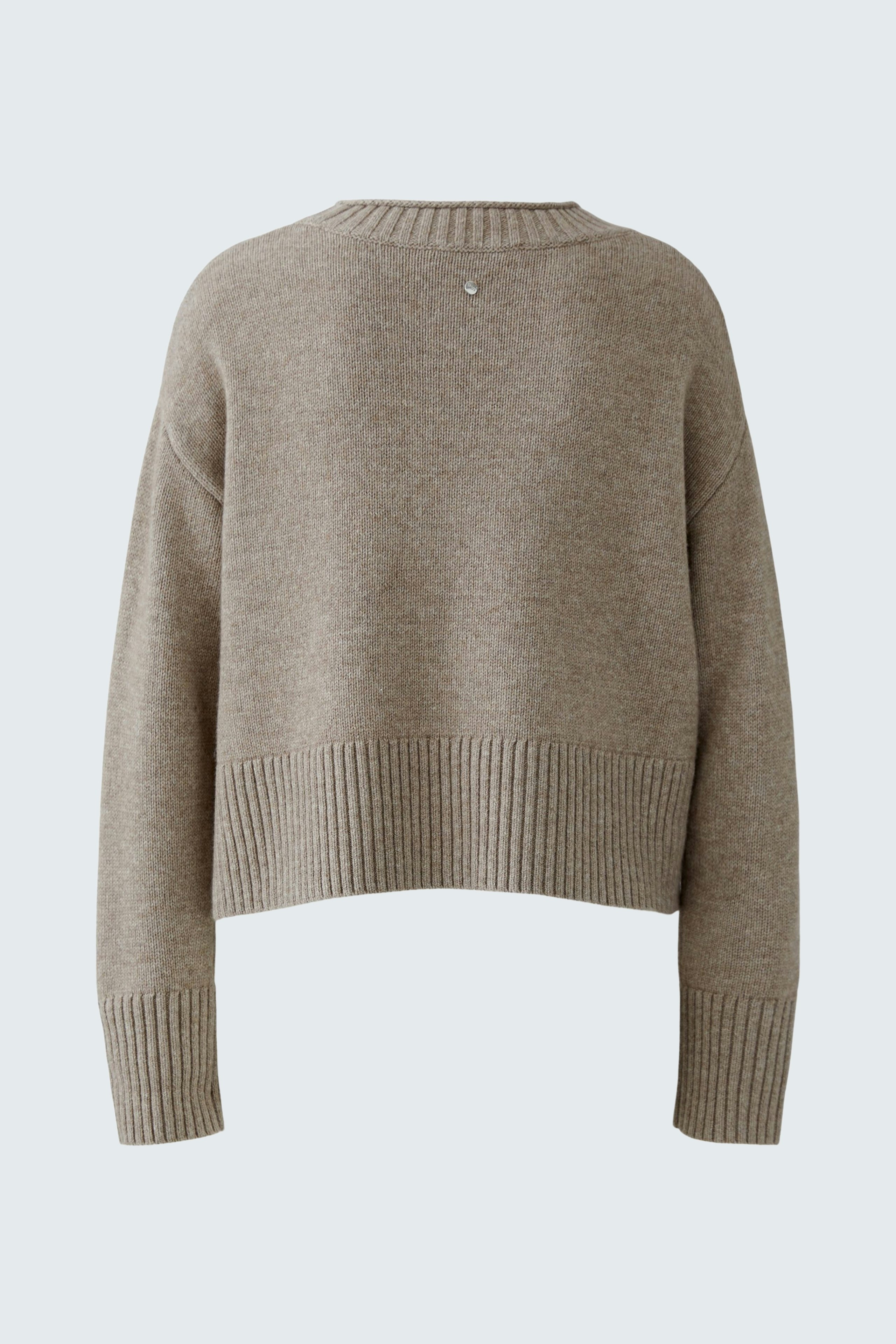 Casual women's pullover: Back view of a cozy beige pullover with a relaxed fit and ribbed hem.