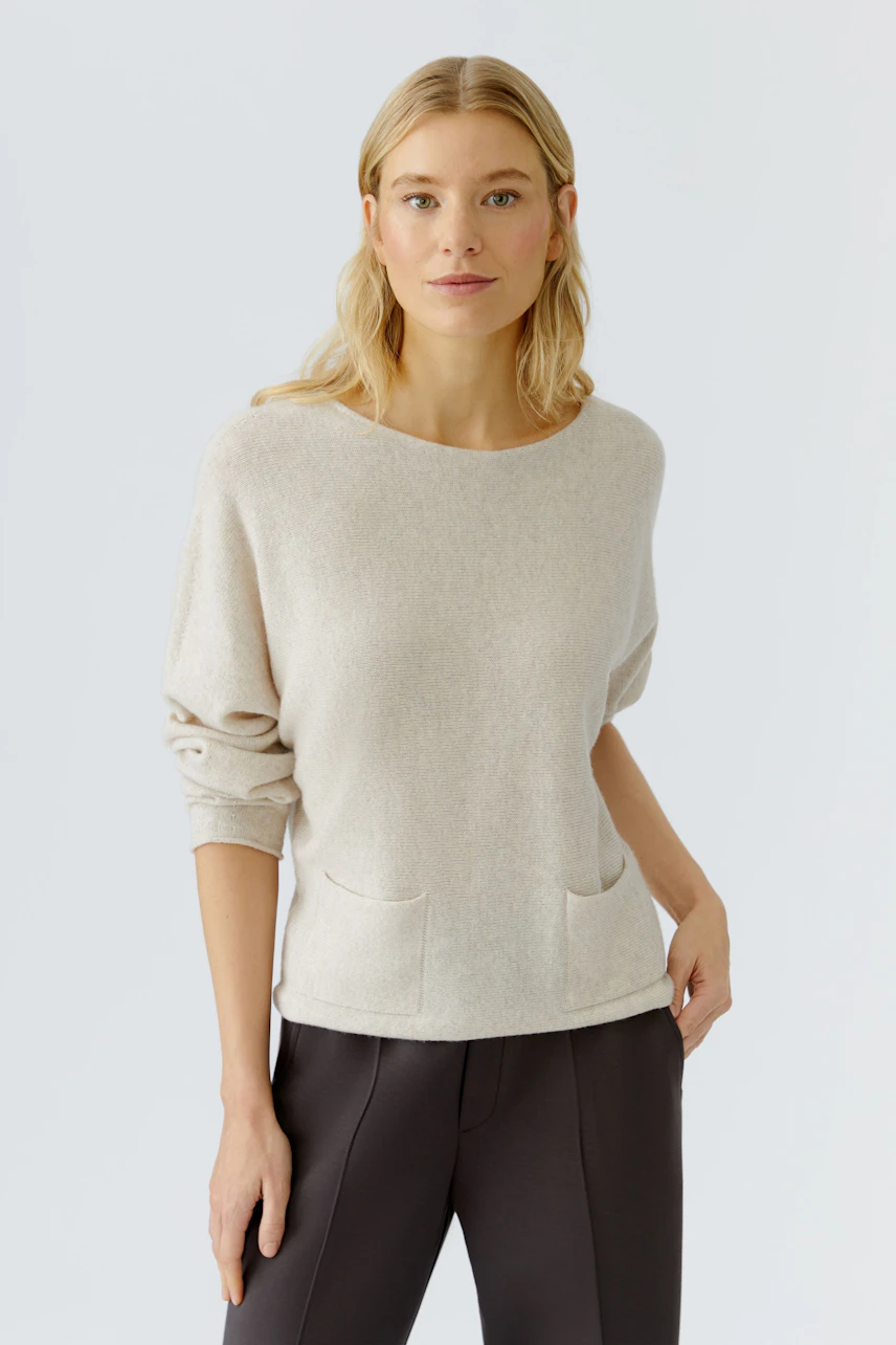 Bequemer Damen-Pullover in hellem Beige mit praktischen Taschen, lässig und vielseitig kombinierbar.