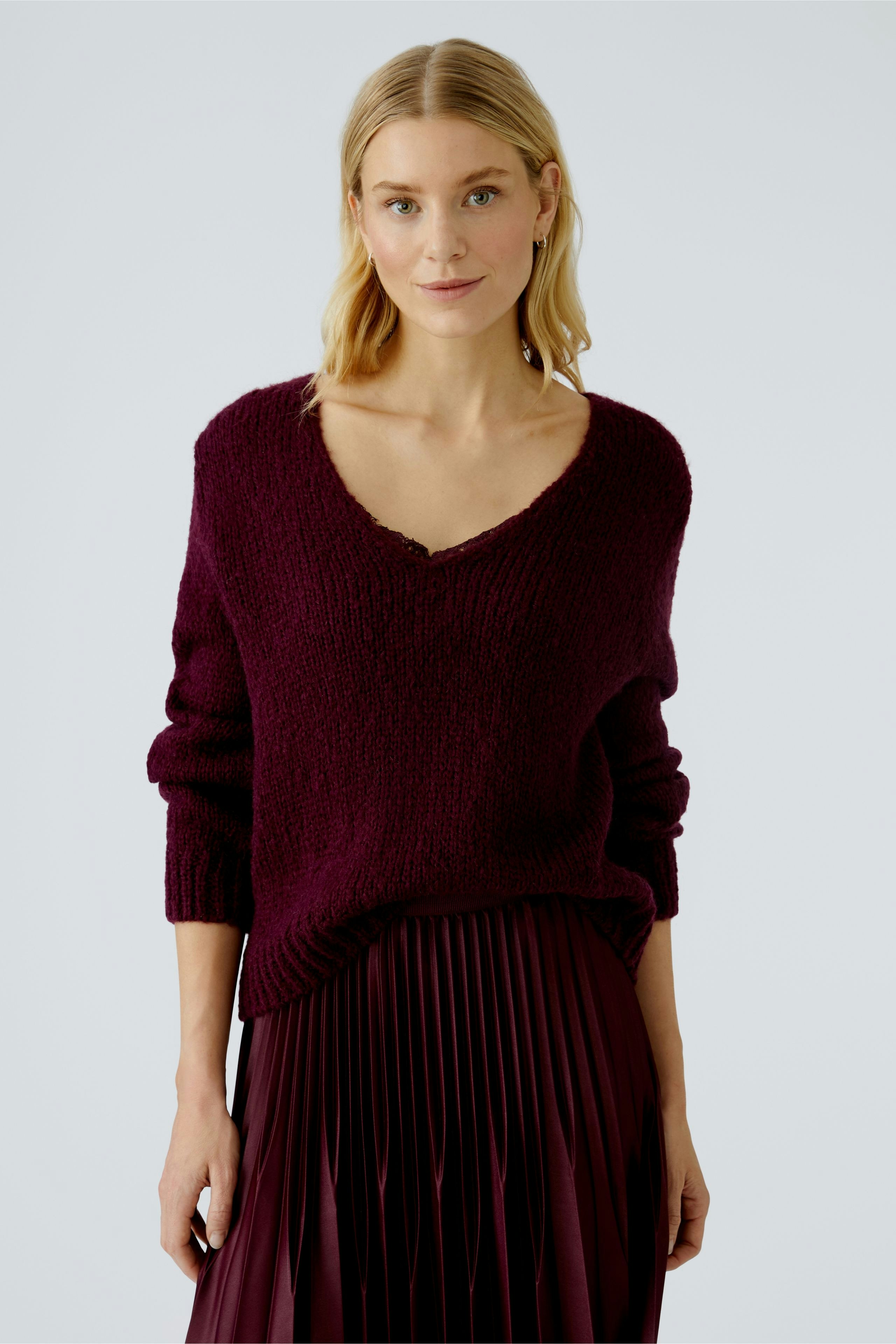 Casual women's pullover in deep burgundy, featuring a relaxed fit and V-neckline.