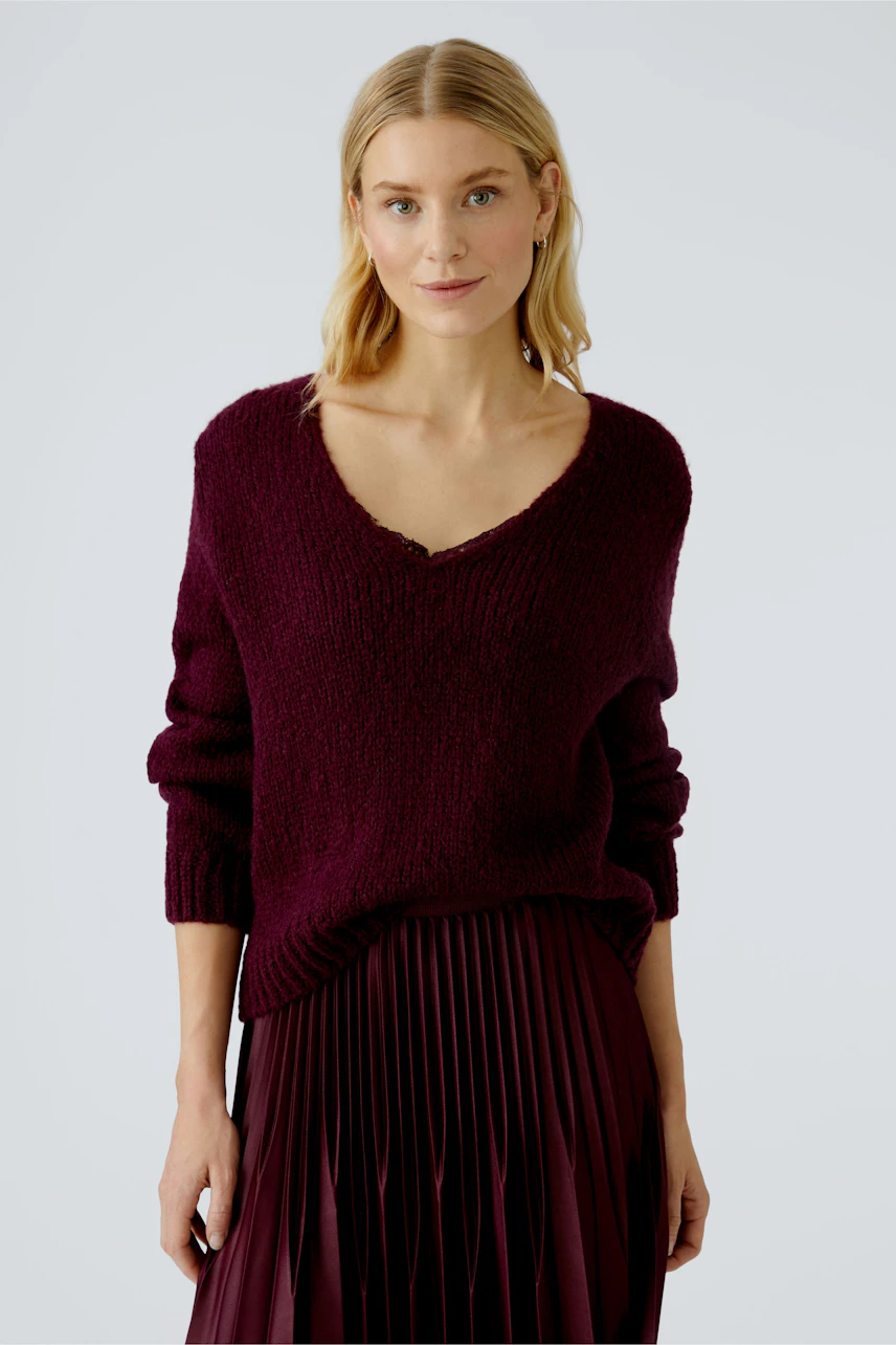 Casual women's pullover in deep burgundy, featuring a relaxed fit and V-neckline.