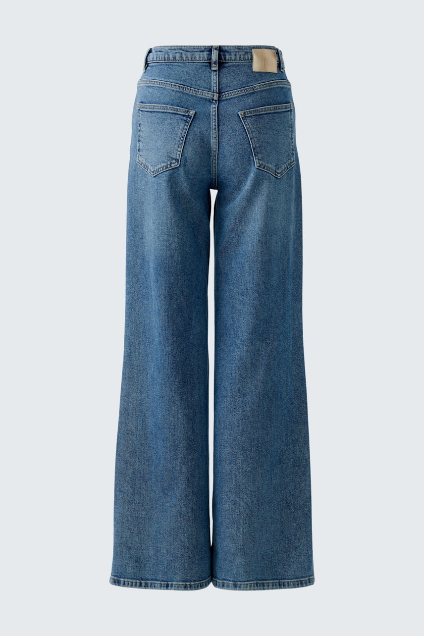Bequeme 5-Pocket Hose: Rückansicht einer lässigen, weiten Jeans