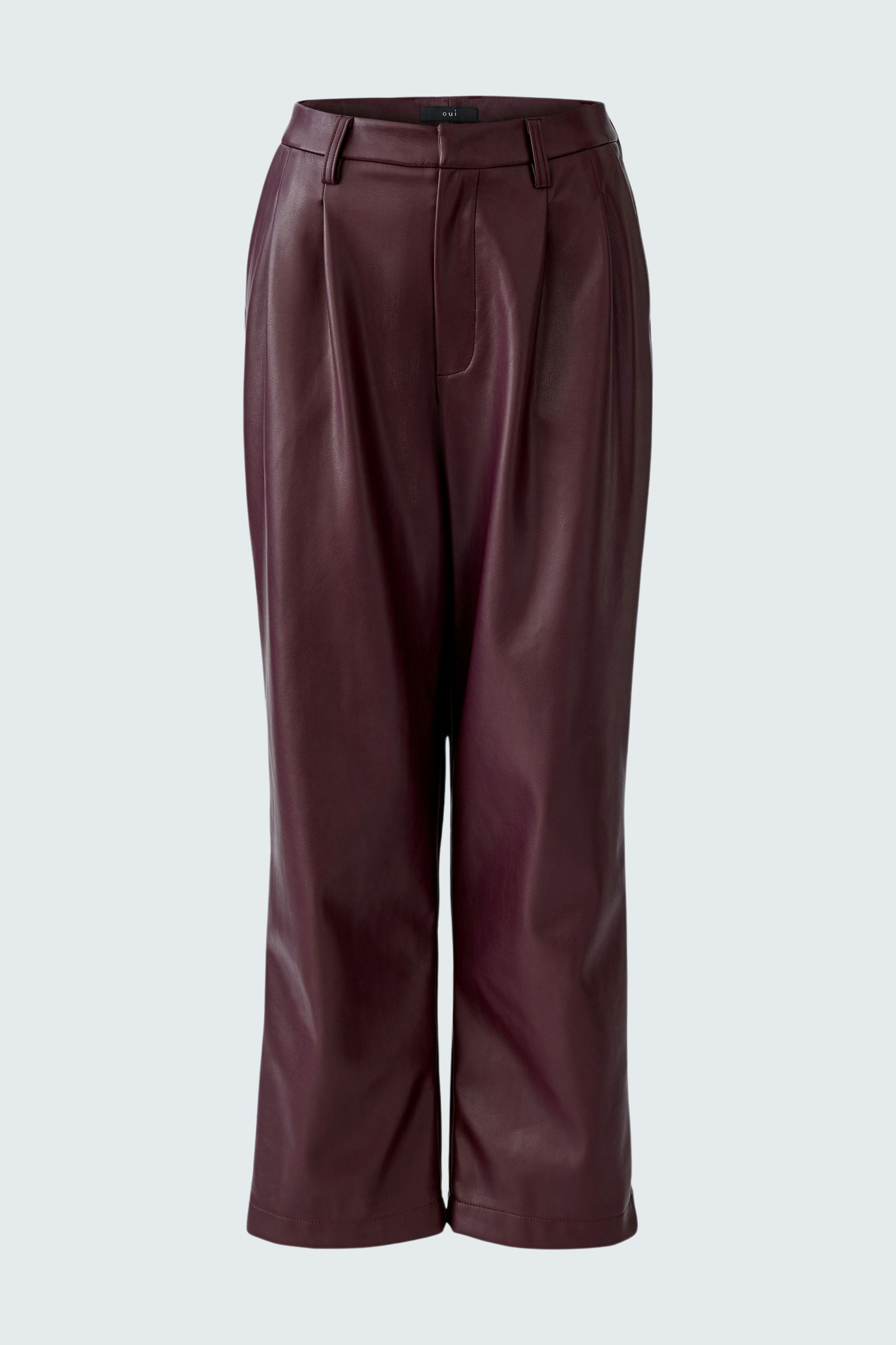 Stylish women's pleated trousers in deep burgundy, offering a relaxed fit and modern look.