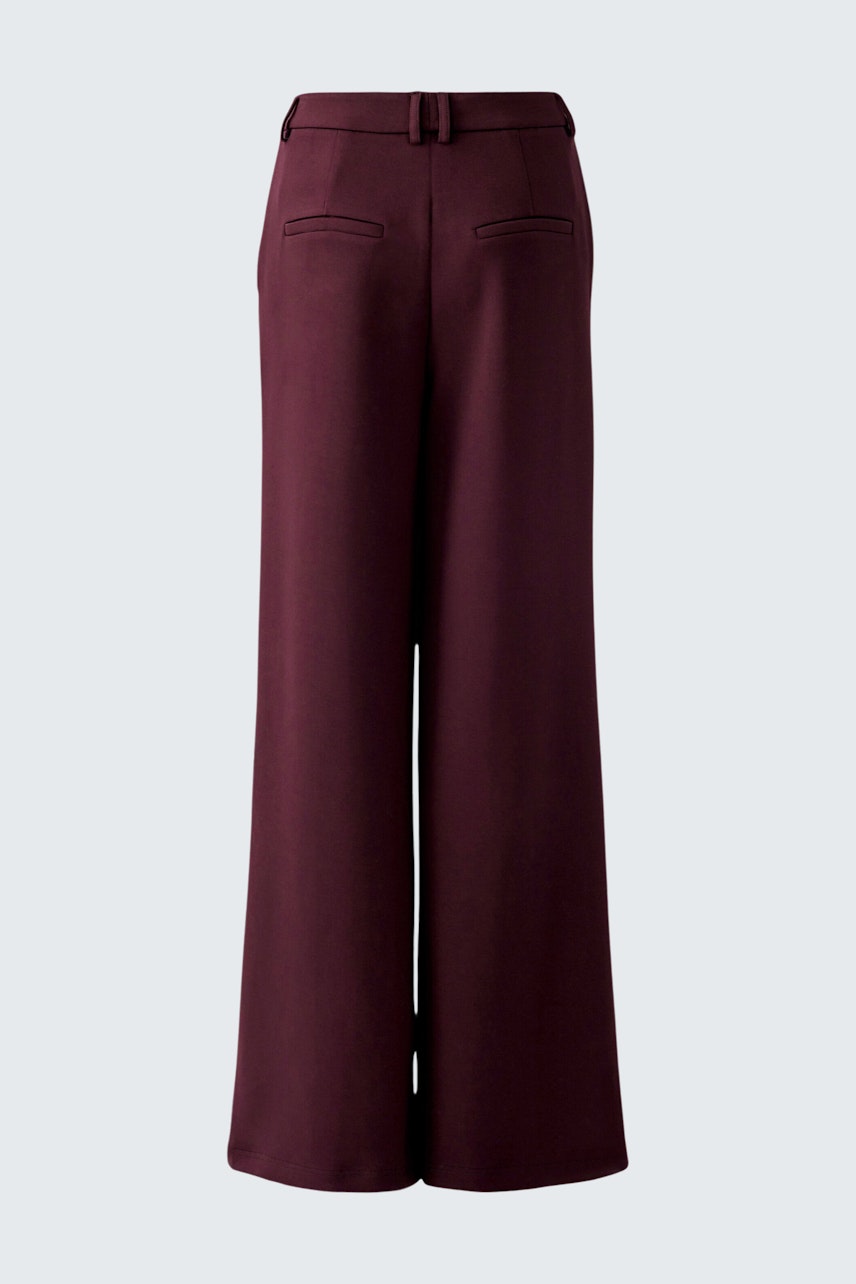 Bequeme Damen-Hose in Bordeauxrot mit weitem Bein und Gürtel, ideal für lässige Outfits.