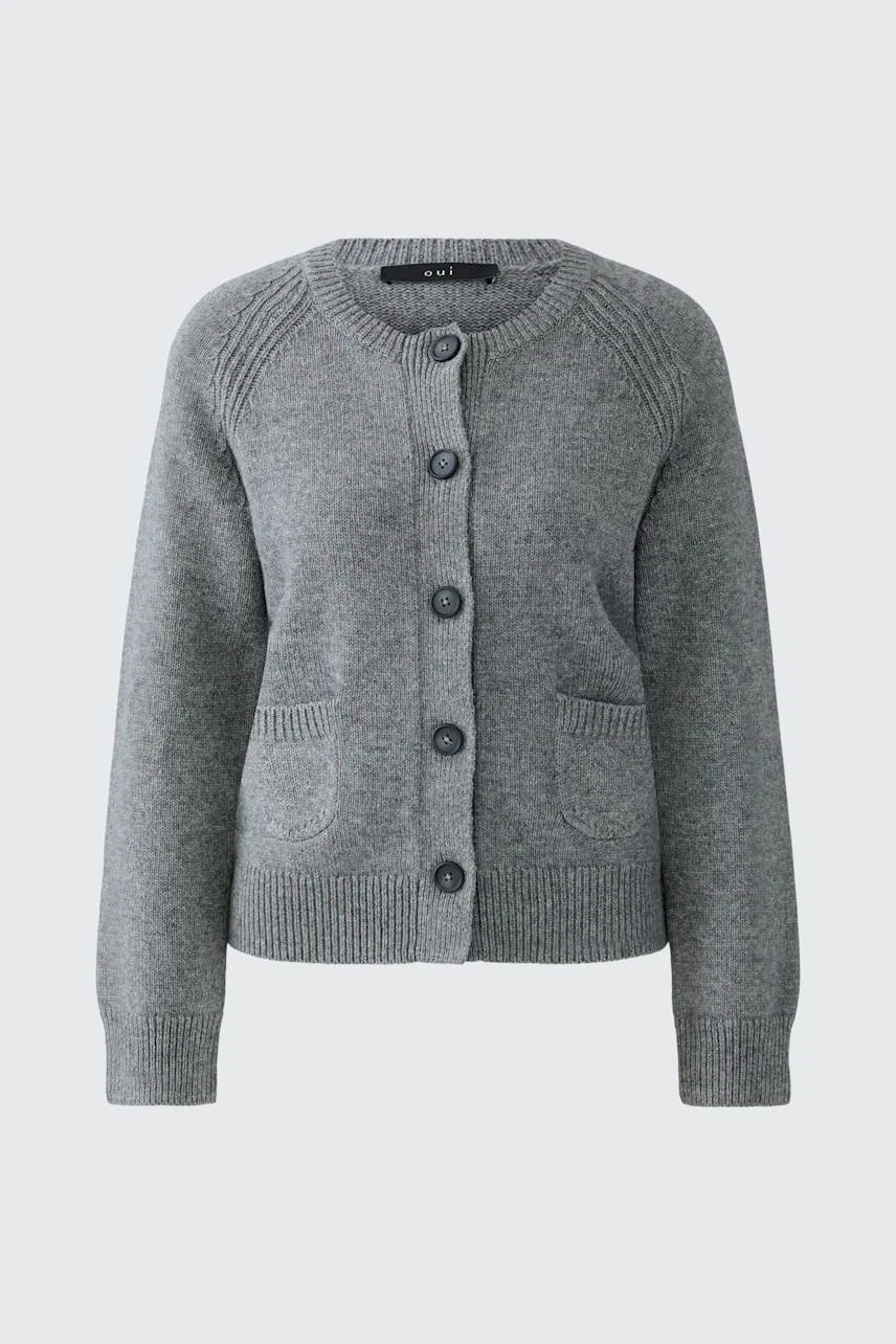 Casual women's cardigan: Gray knitted cardigan with buttons and pockets, perfect for layering.