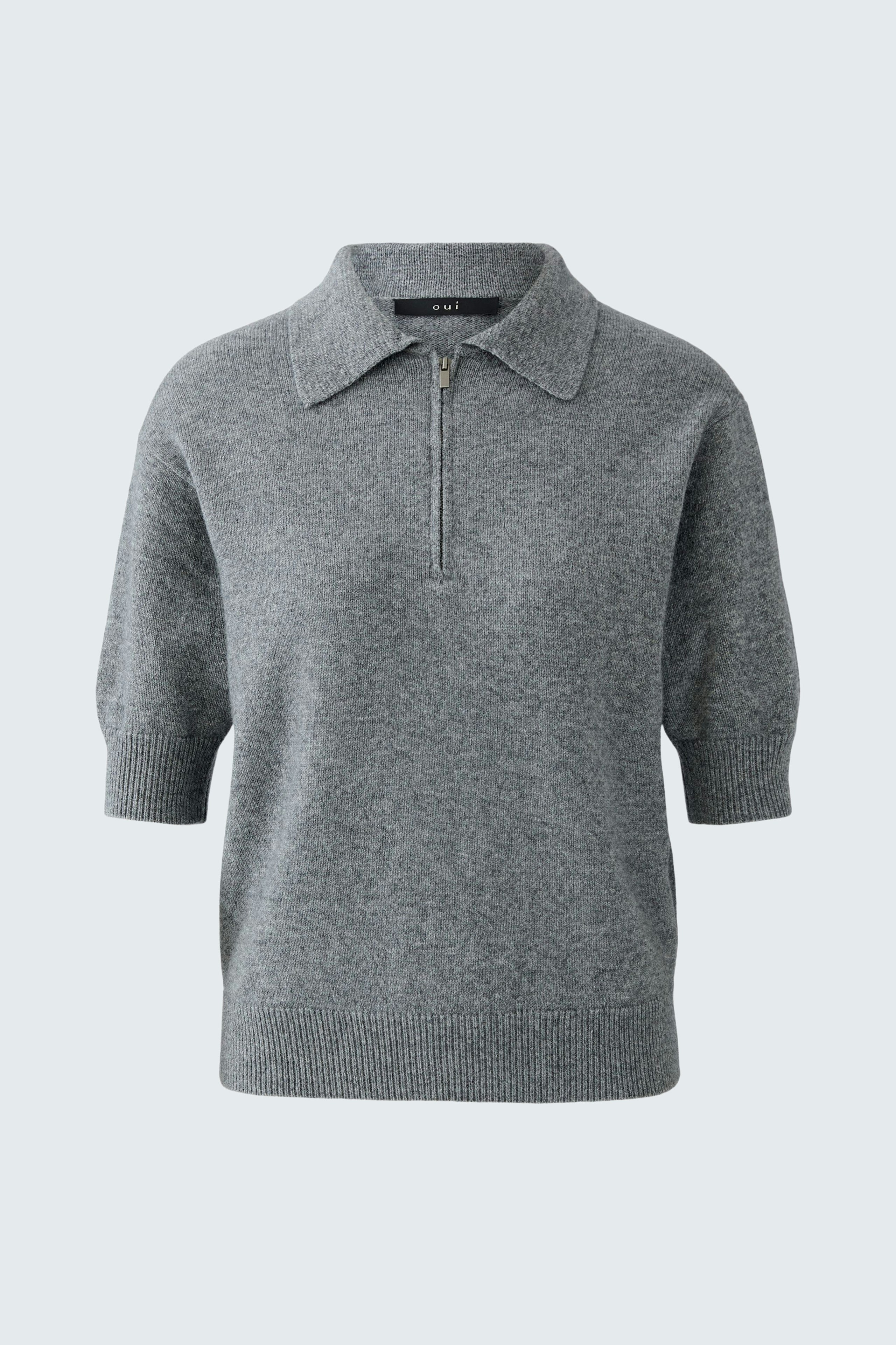 Bequemer Damen-Pullover in Grau mit kurzem Reißverschluss und Kragen, ideal für lässige Outfits.