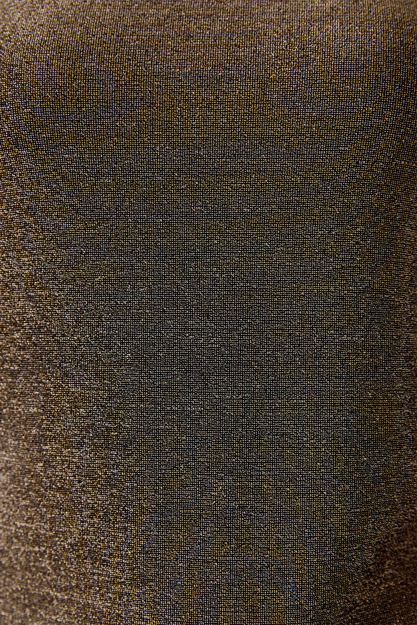 Casual long-sleeve shirt: Close-up of a textured dark fabric, perfect for everyday wear.