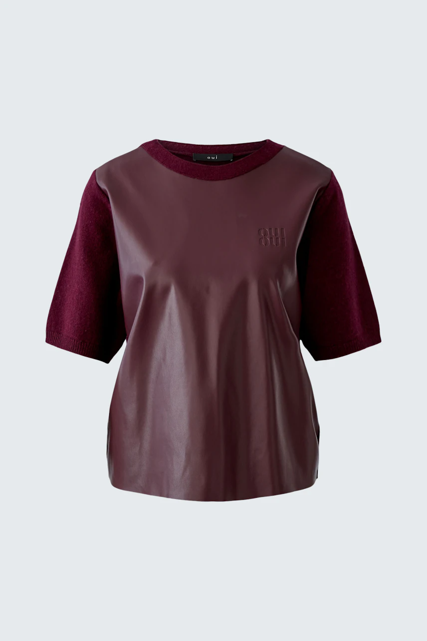 Damen-Pullover in bordeaux mit kurzen Ärmeln aus Leder und Strick, lässig und modern.