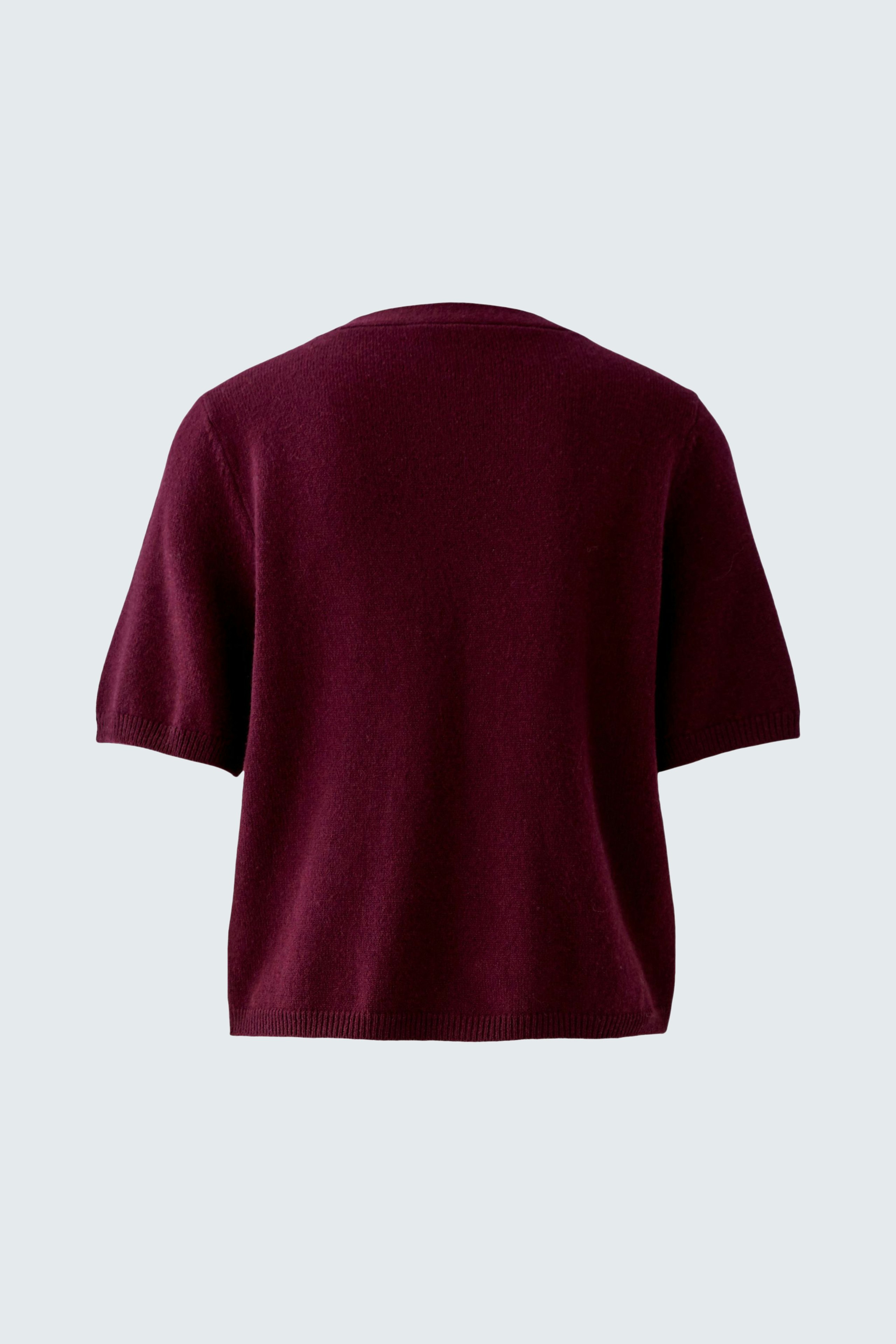 Damen-Pullover in dunklem Rot mit kurzen Ärmeln, lässig geschnitten und bequem.