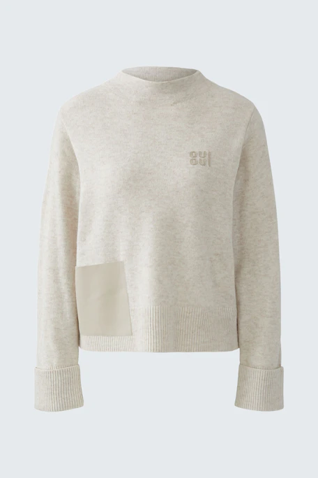 Bequemer Damen-Pullover in hellem Beige mit lässigem Schnitt und praktischer Tasche.