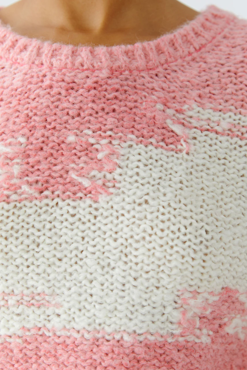 Damen-Pullover in Rosa mit weißen Mustern, lässig und bequem, ideal für den Alltag.