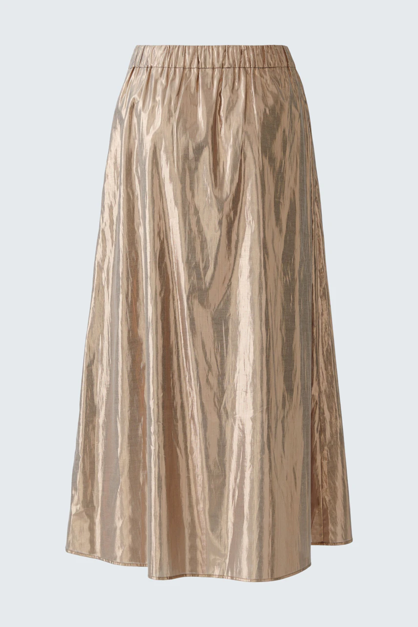 Shiny pleated skirt: A stylish piece with a comfortable elastic waistband, perfect for casual wear.